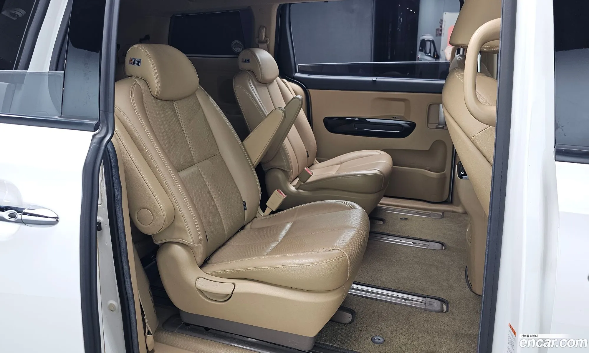 Kia Carnival 2018 KNAME81ABKS464677 — 29