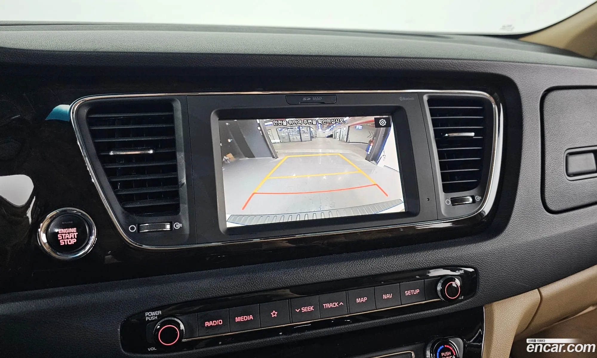 Kia Carnival 2018 KNAME81ABKS464677 — 3