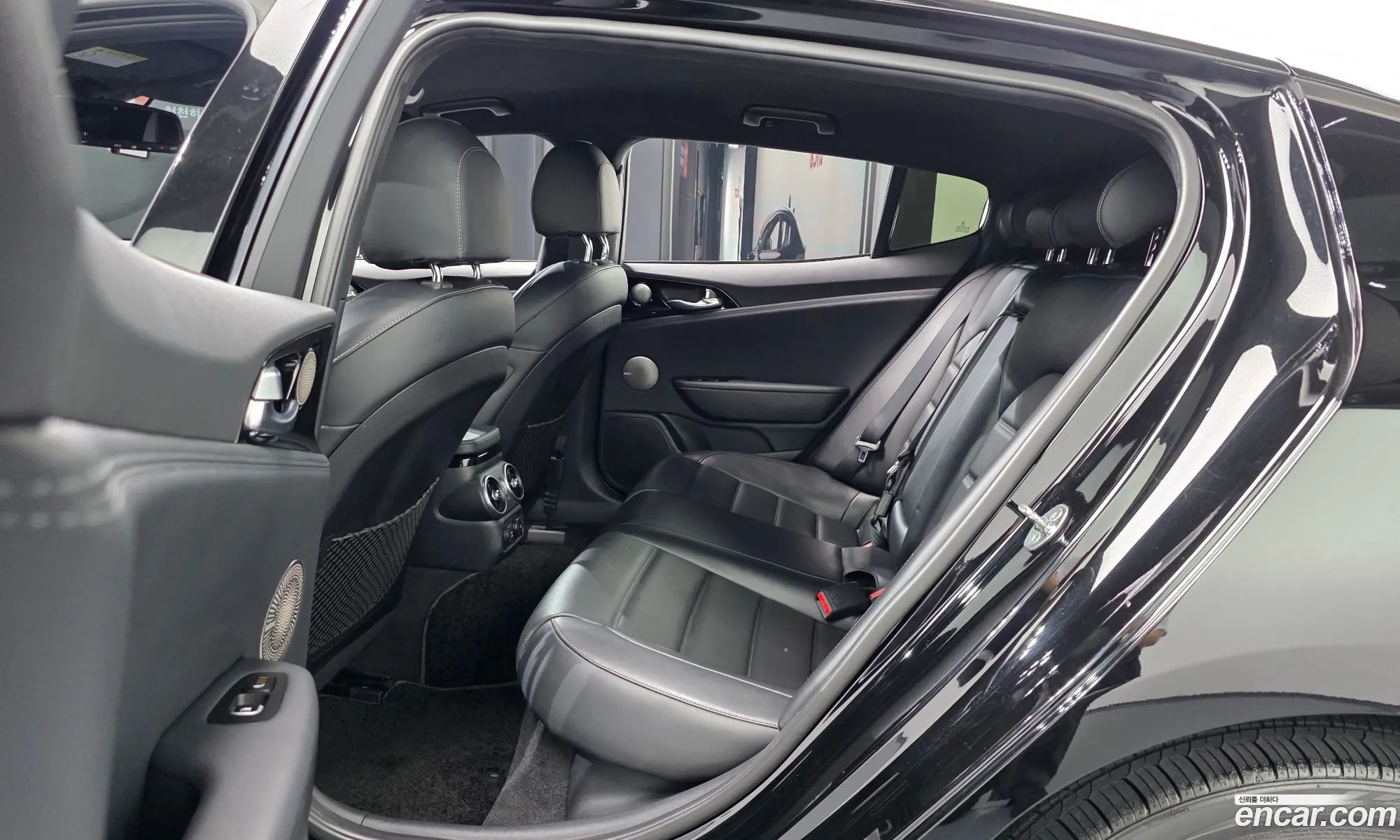 Kia Stinger 2018 KNAE351ABJS021888 — 32