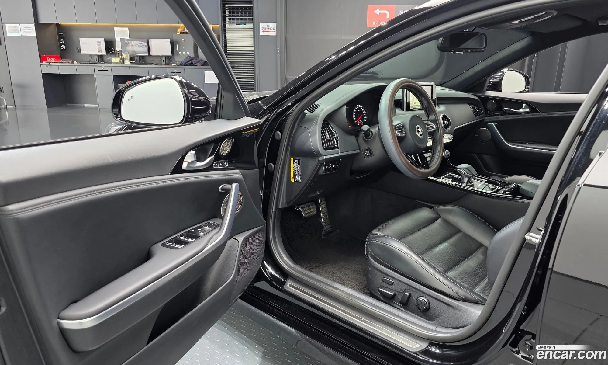 Kia Stinger 2018 KNAE351ABJS021888 — 10