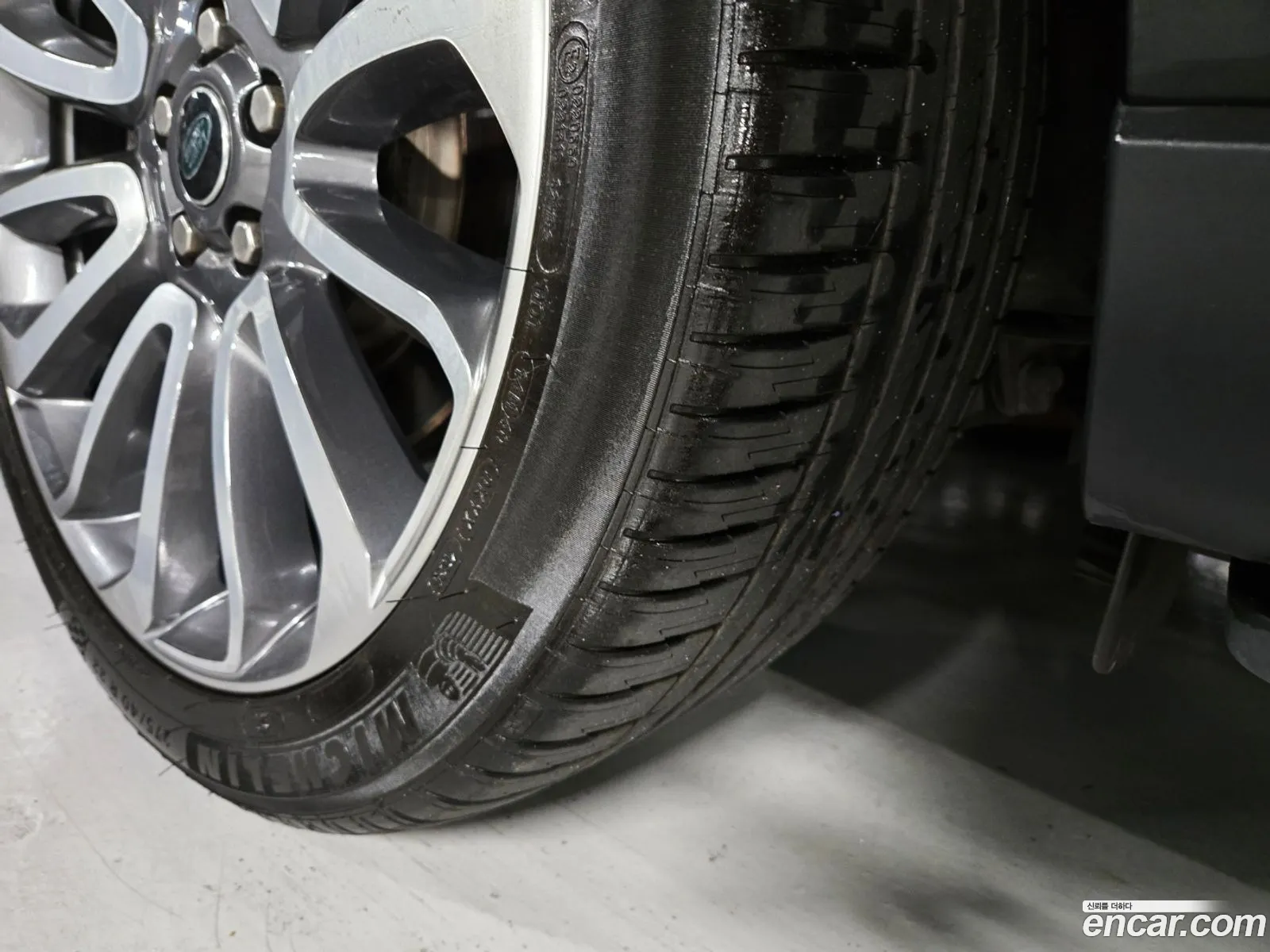 Land Rover Range Rover 2017 SALGA3FJ9HA369158 — 13