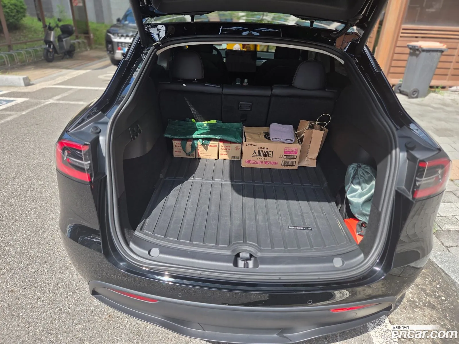 Tesla Model Y 2022 — 19