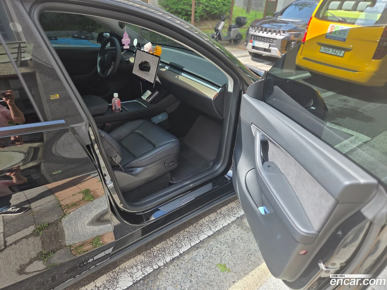 Tesla Model Y 2022 — 17