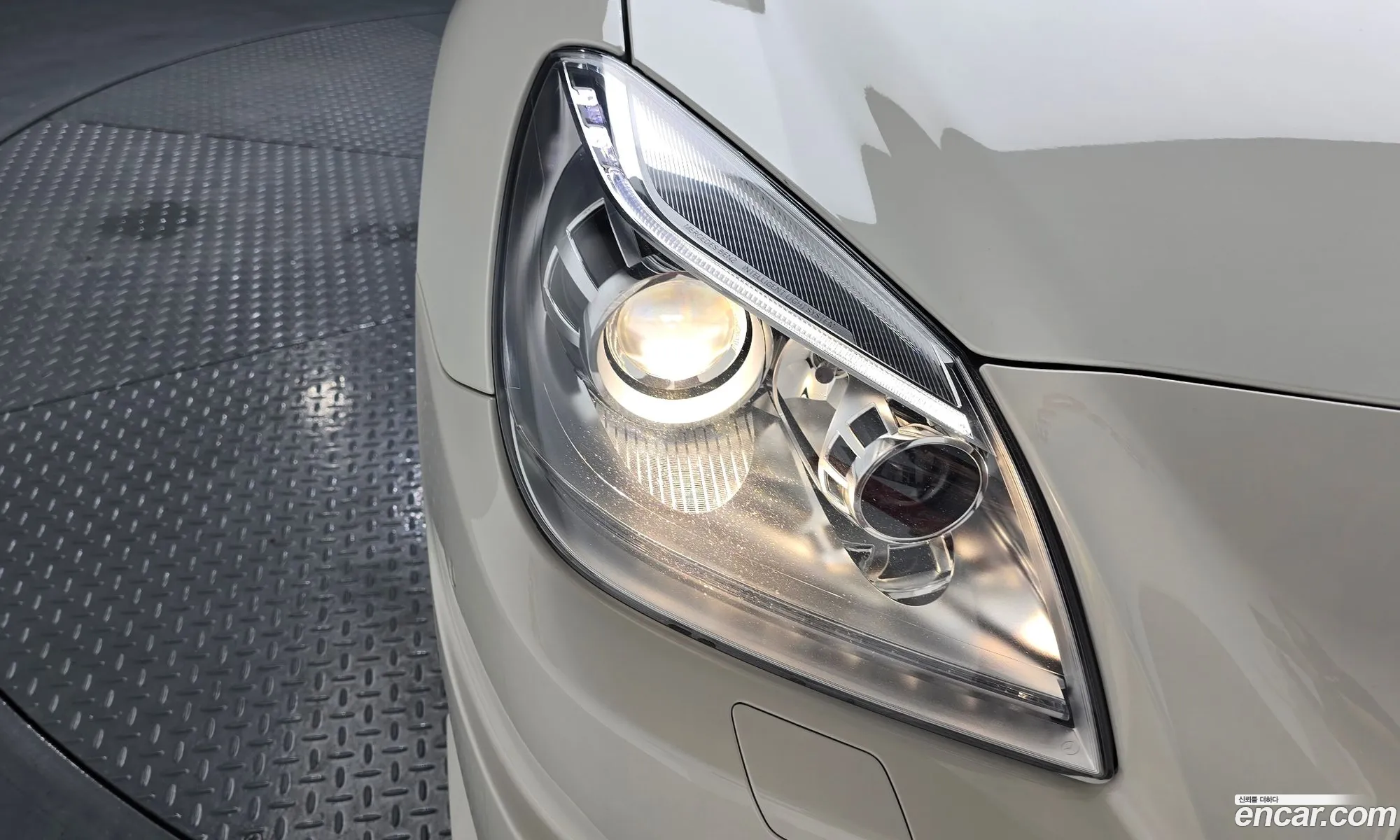 Mercedes-Benz SLK-Class 2012 WDDPK4JA7CF033883 — 31