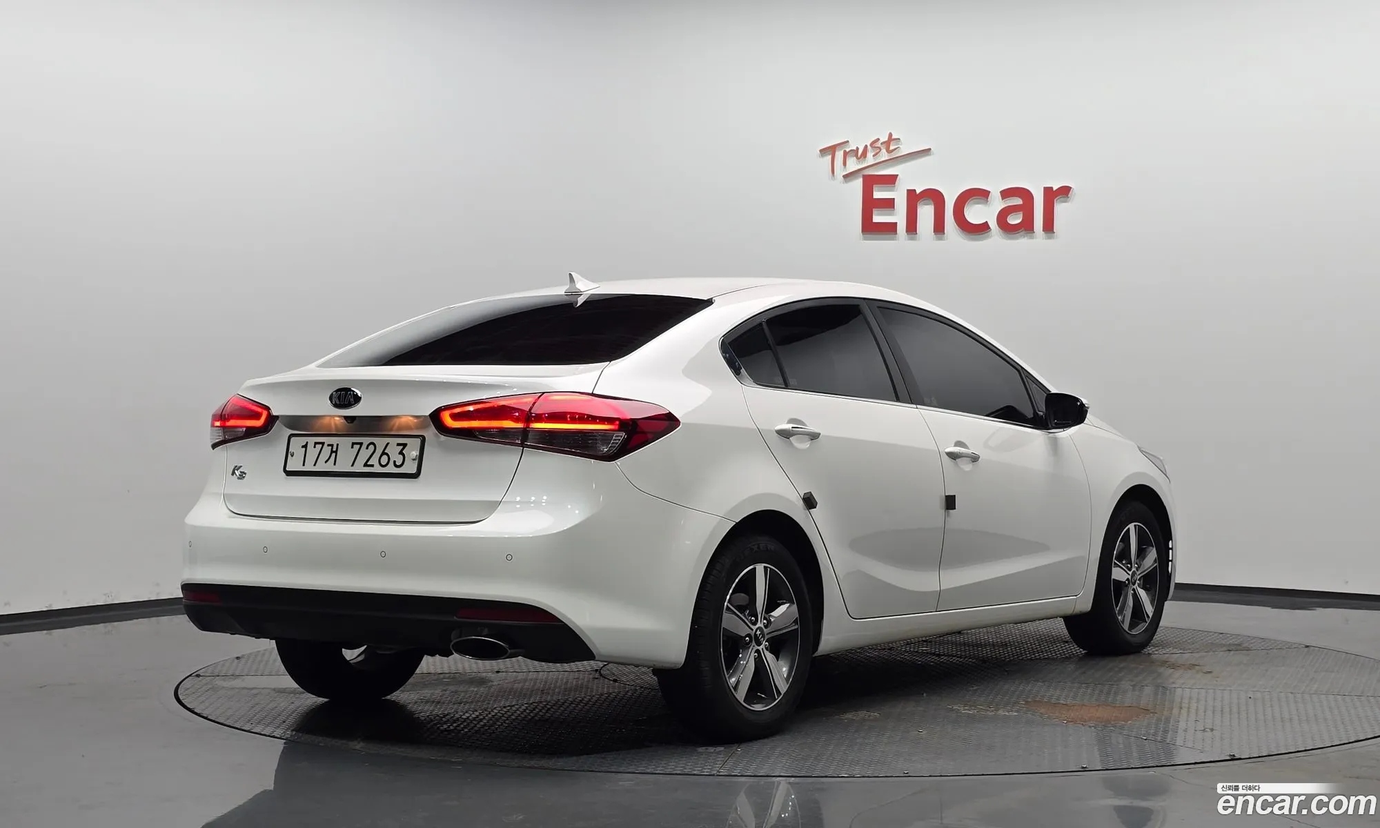 Kia K3 2018 KNAFK412BJA793153 — 17