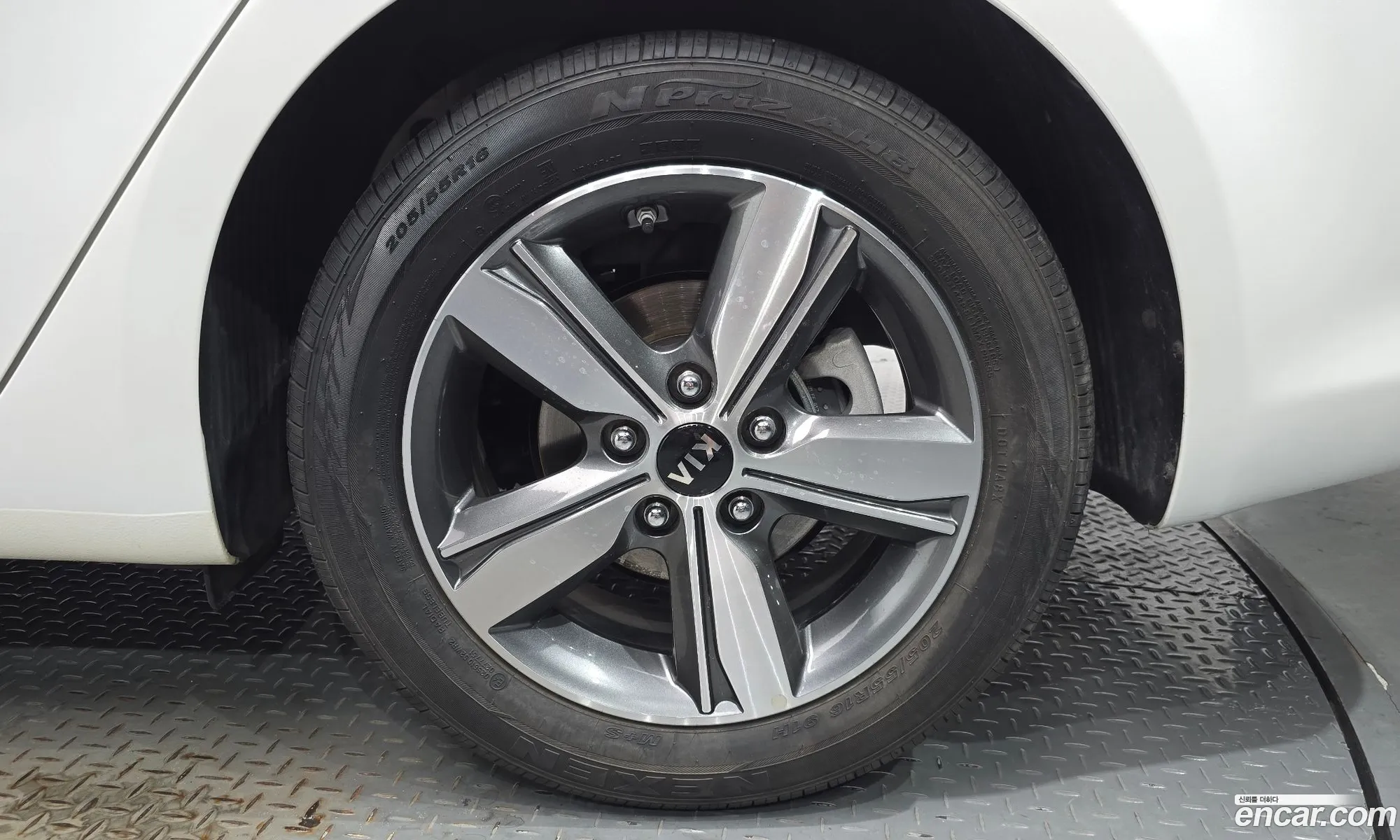 Kia K3 2018 KNAFK412BJA793153 — 29
