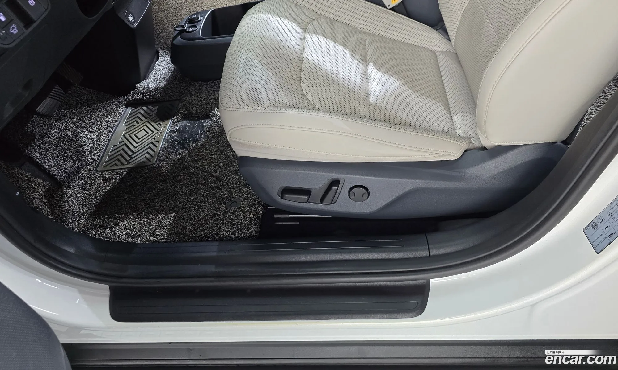 Kia EV6 2023 KNAC281CPPA159456 — 17