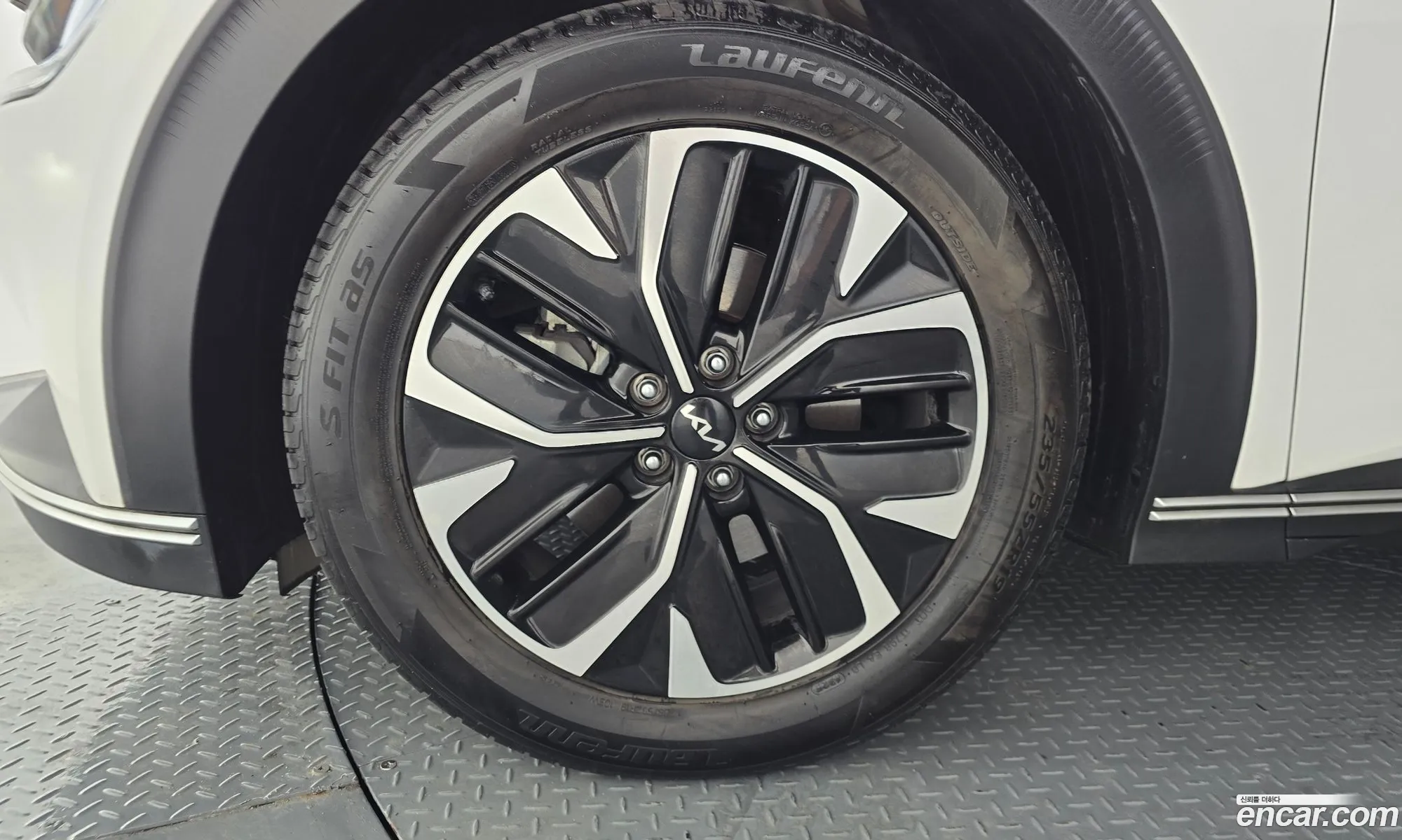 Kia EV6 2023 KNAC281CPPA159456 — 11