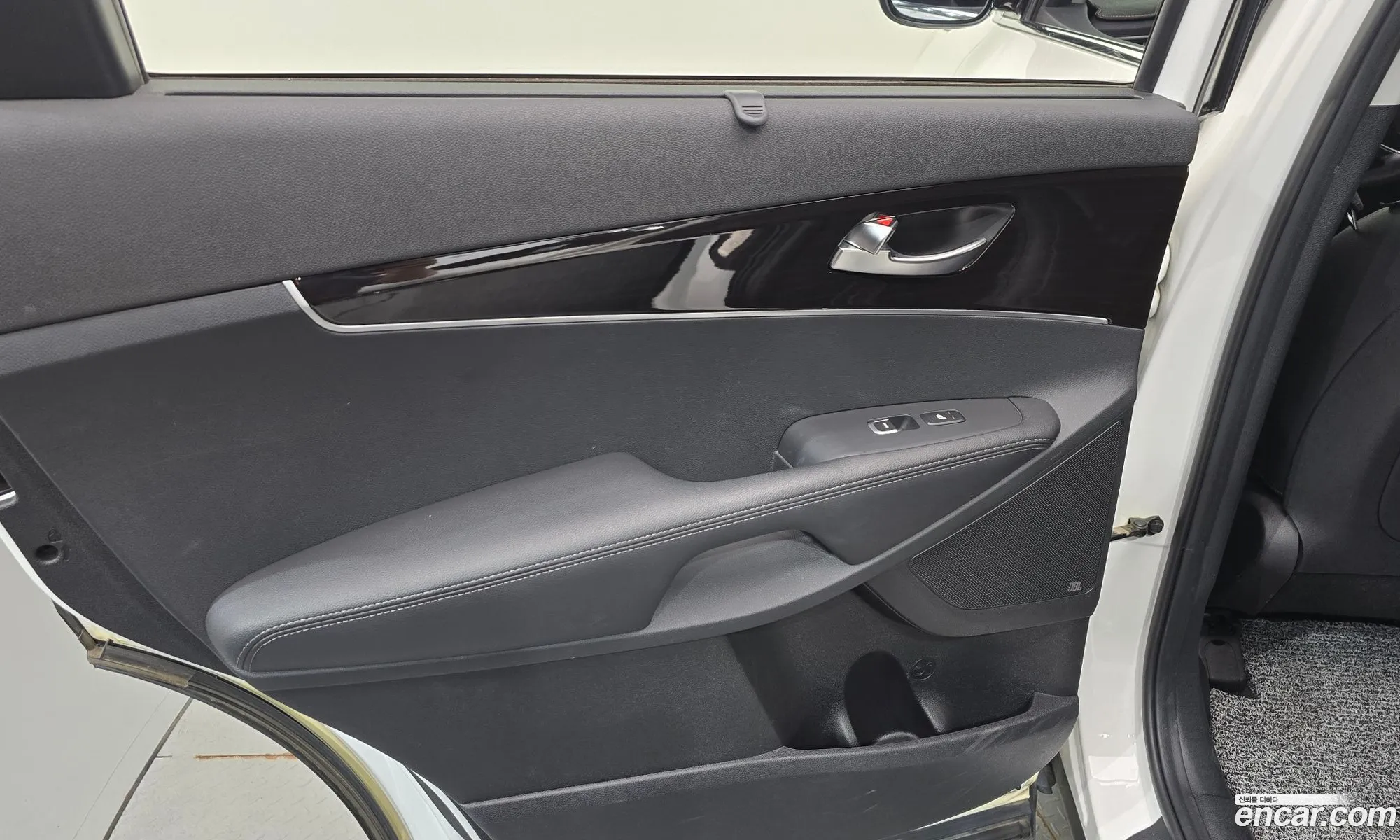 Kia Sorento 2017 KNAPH81BBJA388444 — 8