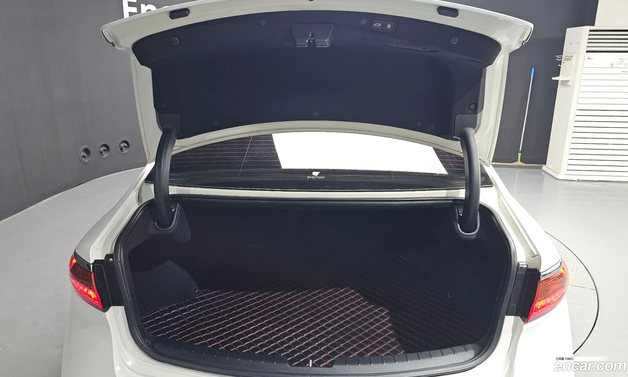 Kia K7 2019 — 34