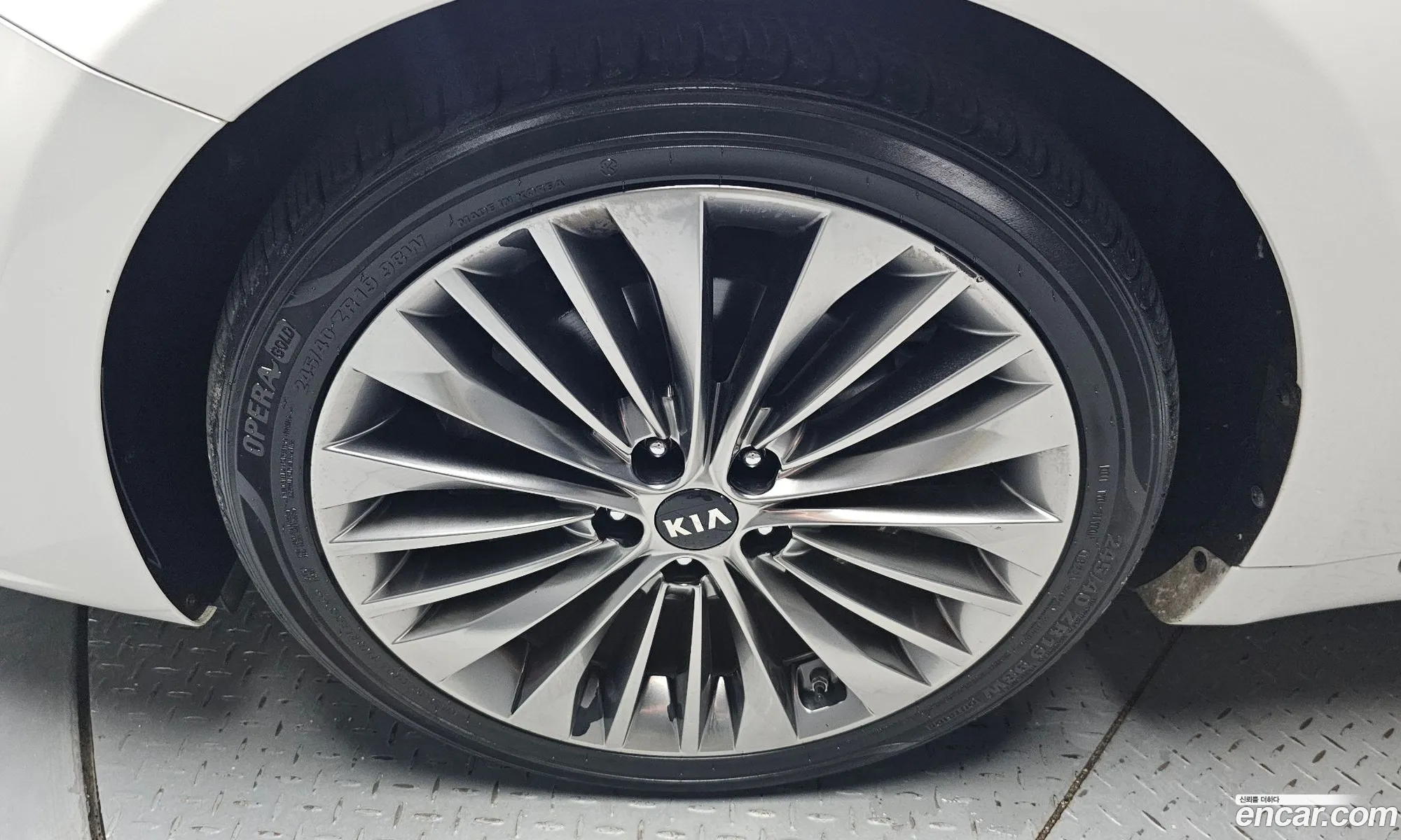 Kia K7 2019 — 28