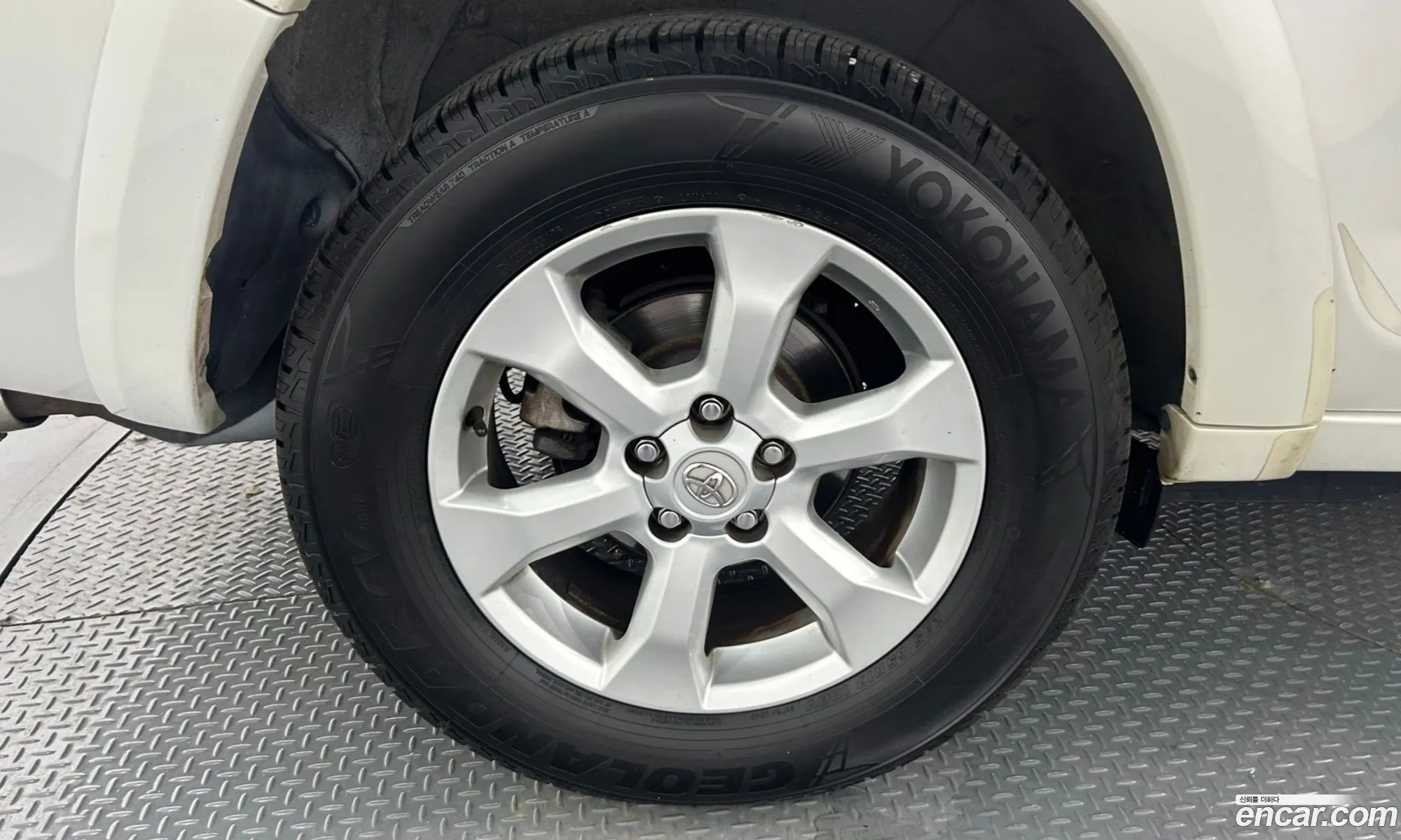 Toyota RAV4 2011 JTMDF4DV2B5045024 — 11