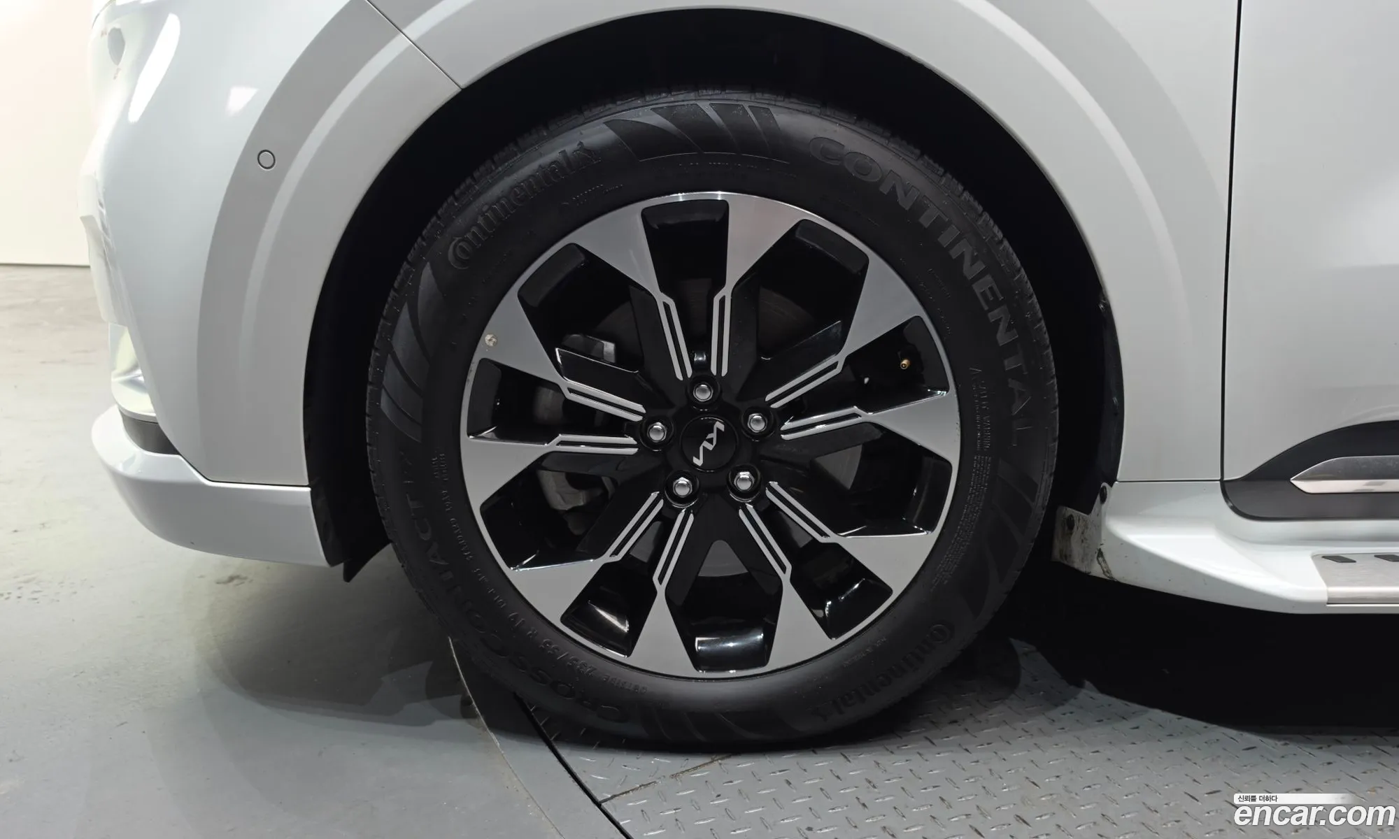 Kia Carnival 2023 KNANE813BPS348339 — 17