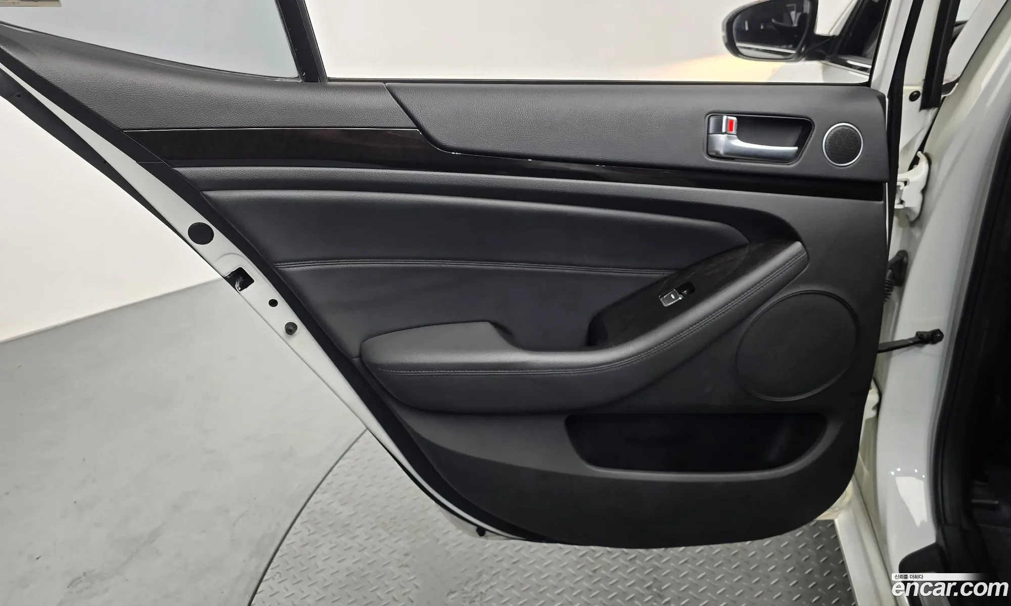 Kia K7 2013 KNALL418BDA137243 — 17