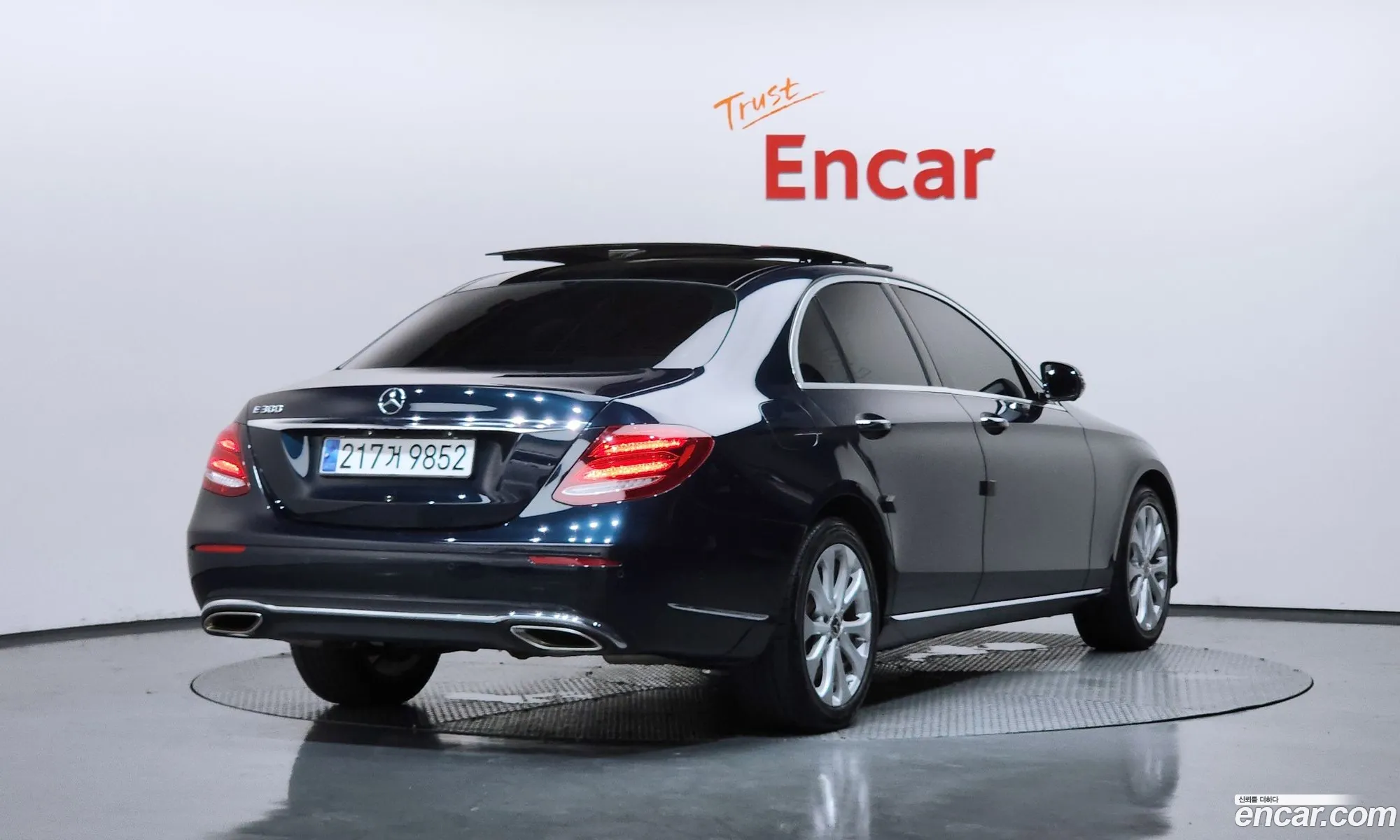 Mercedes-Benz E-Class W213 2017 — 30