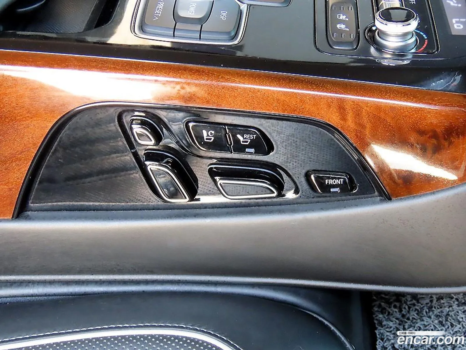 Genesis EQ900 2016 — 19