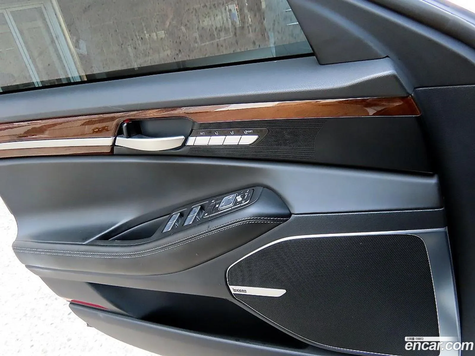 Genesis EQ900 2016 — 3