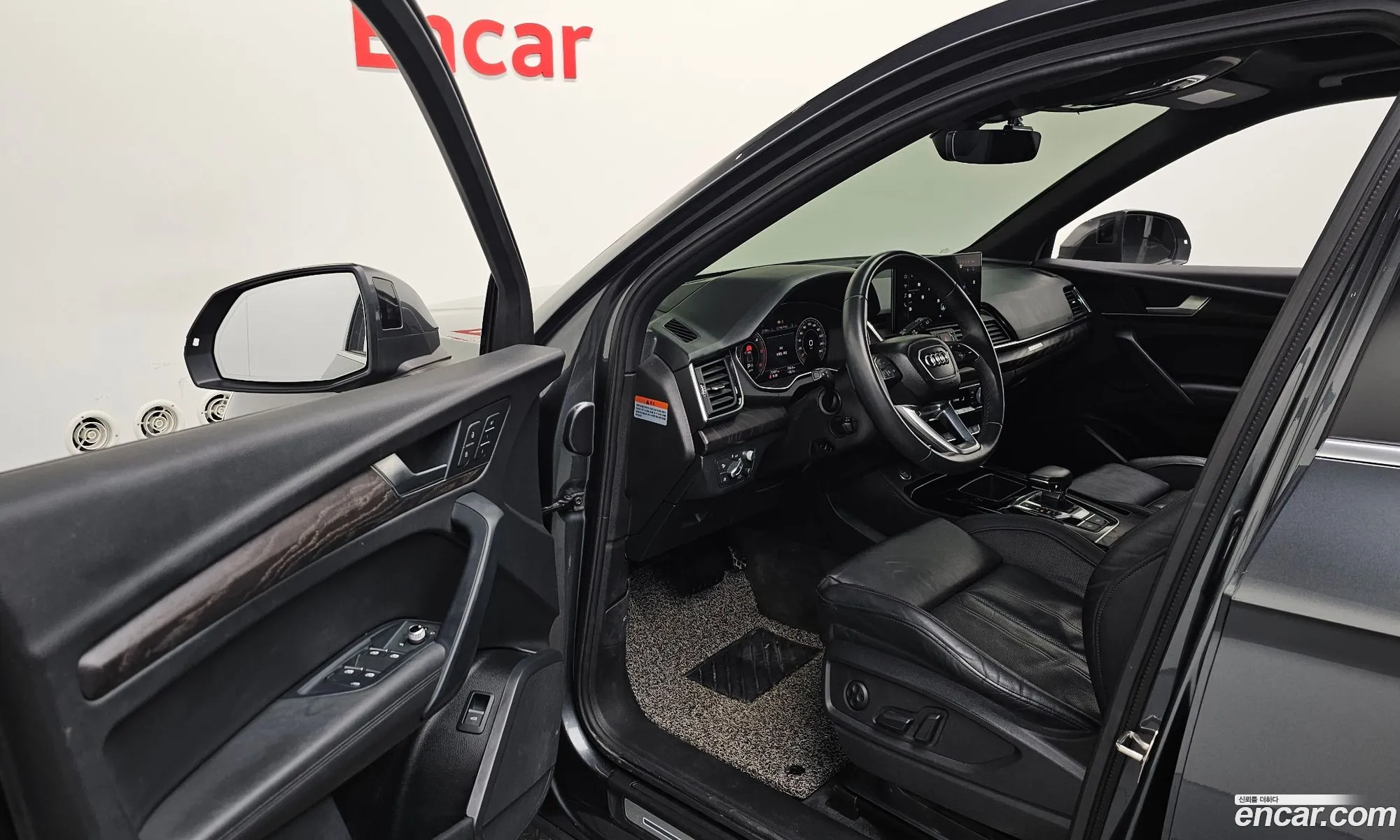 Audi Q5 2023 WAUZZZFY9P2075855 — 30