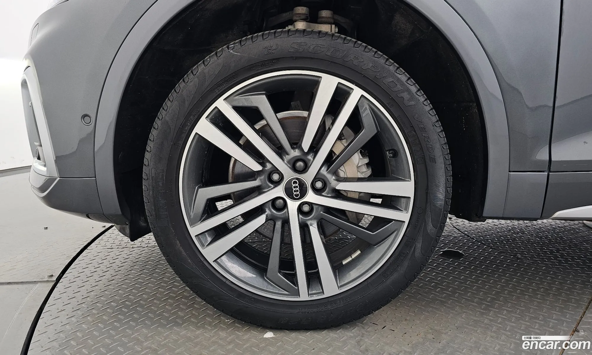 Audi Q5 2023 WAUZZZFY9P2075855 — 17