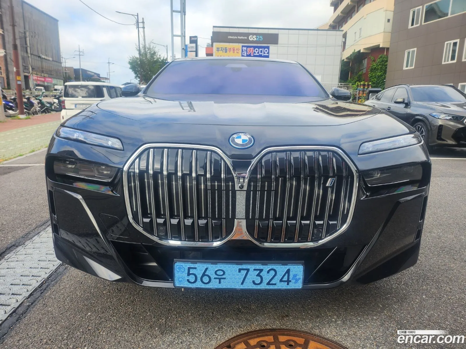 BMW i7