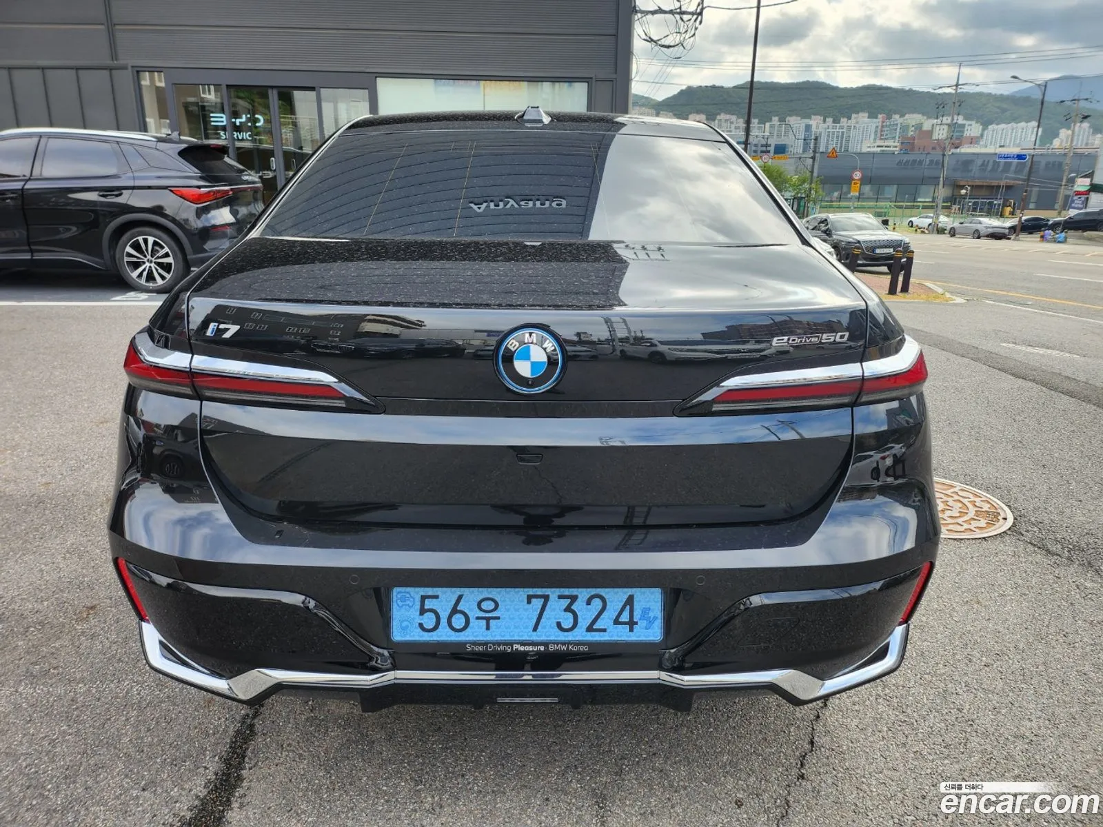 BMW i7