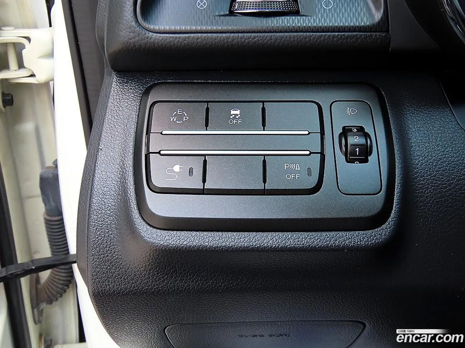 KG Mobility (SsangYong) Tivoli Air 2017 — 17