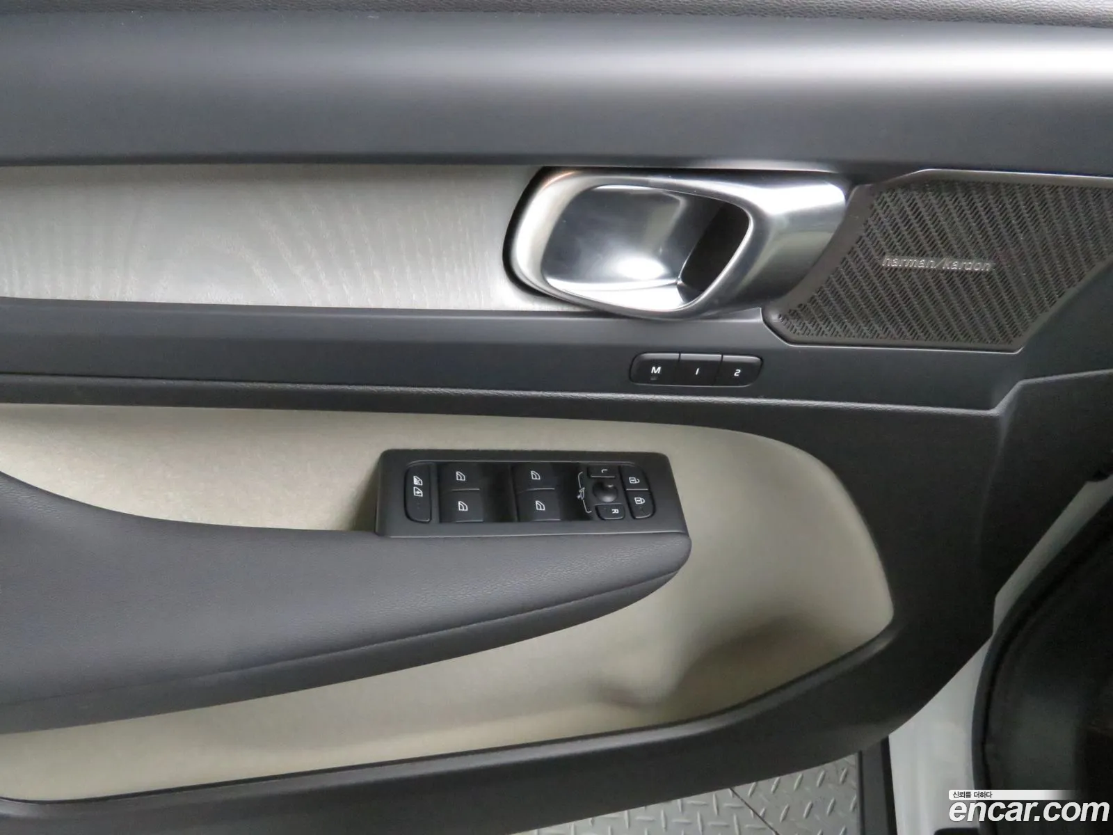 Volvo XC40 2025 — 3
