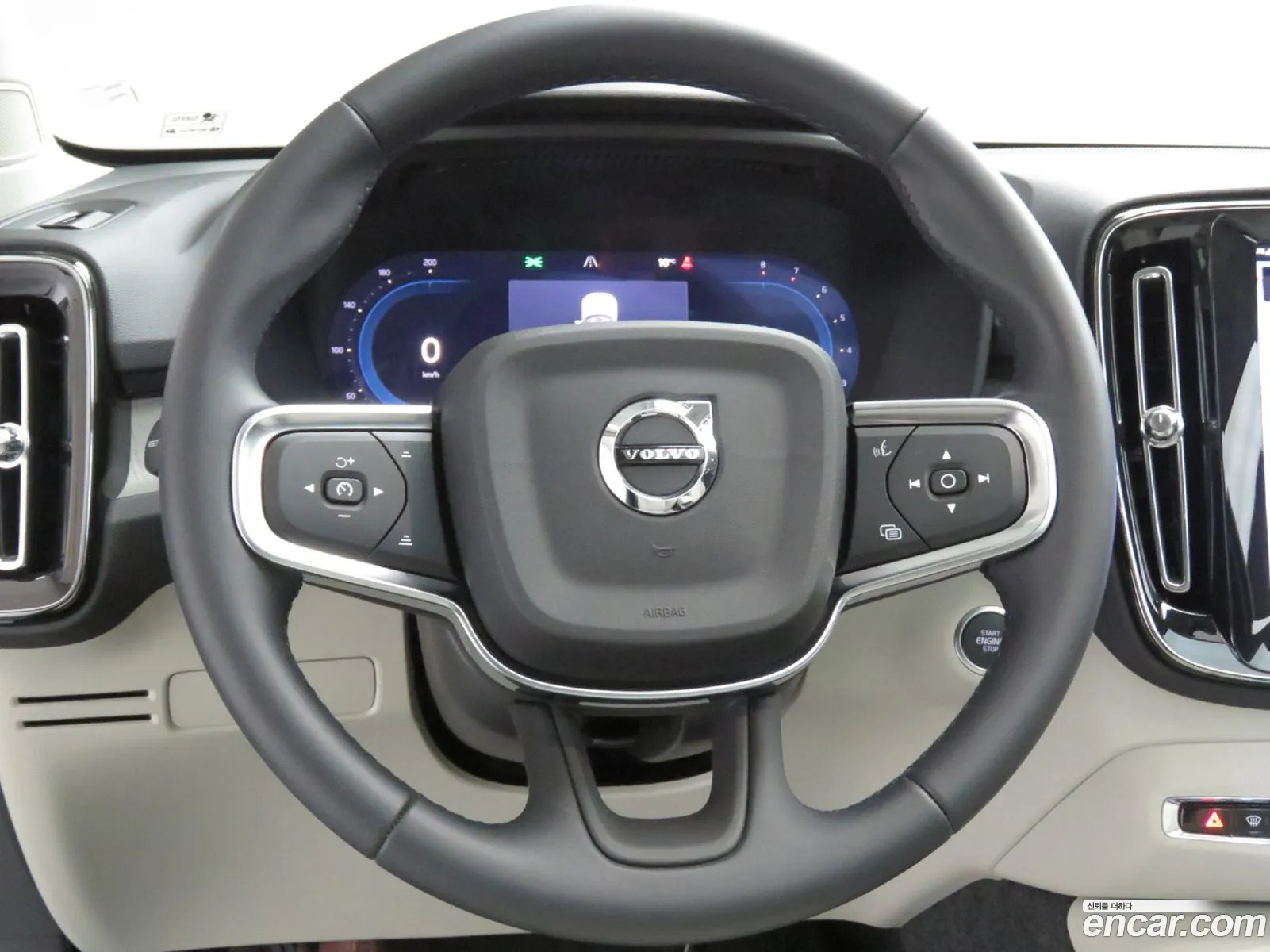 Volvo XC40 2025 — 6