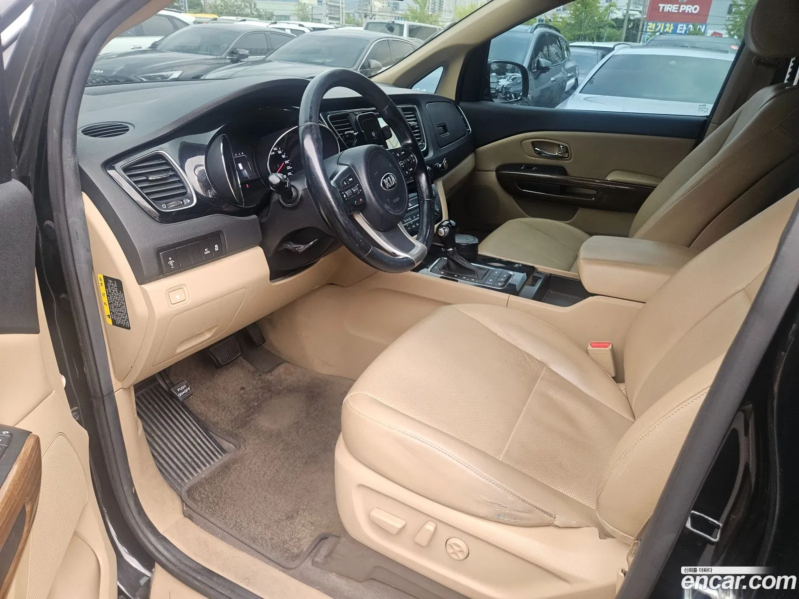 Kia Carnival 2016 — 11
