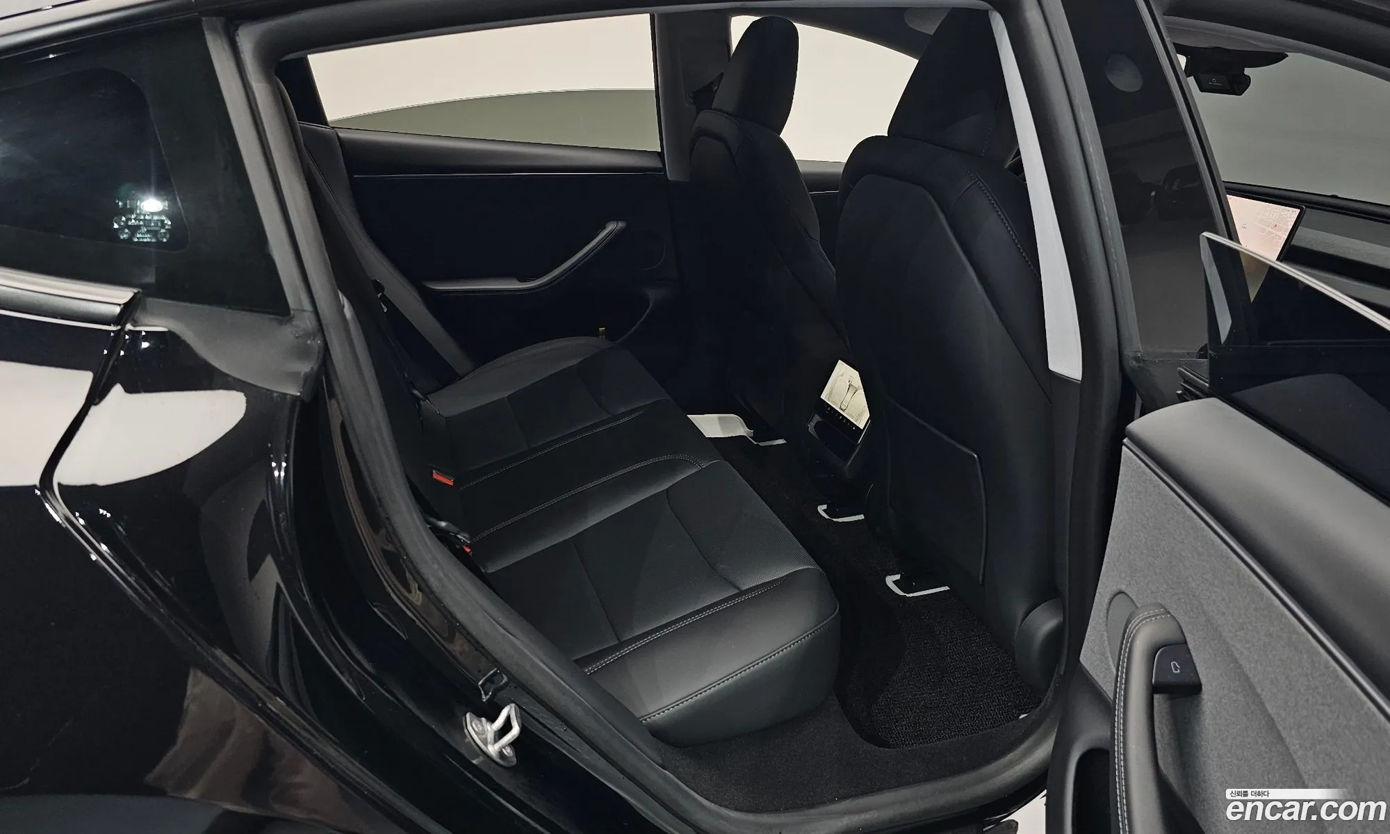 Tesla Model 3 2025 LRW3E7FS7SC606314 — 24