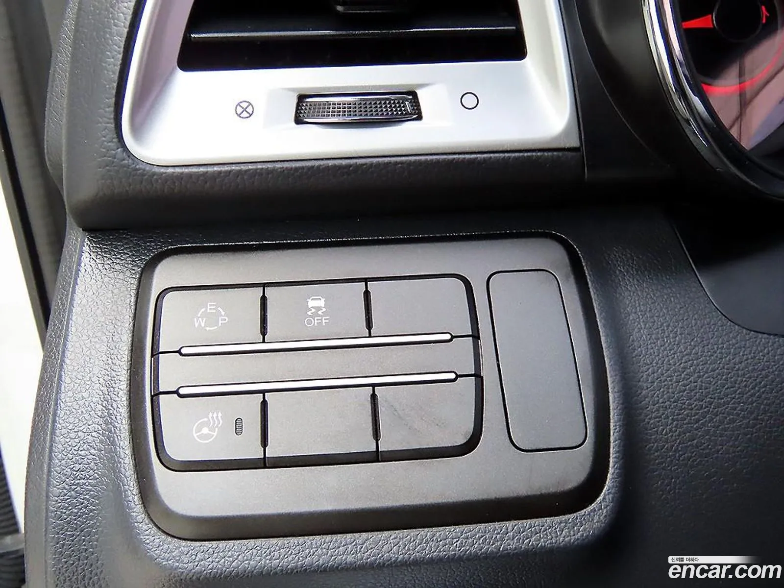 KG Mobility (SsangYong) Tivoli 2015 — 2
