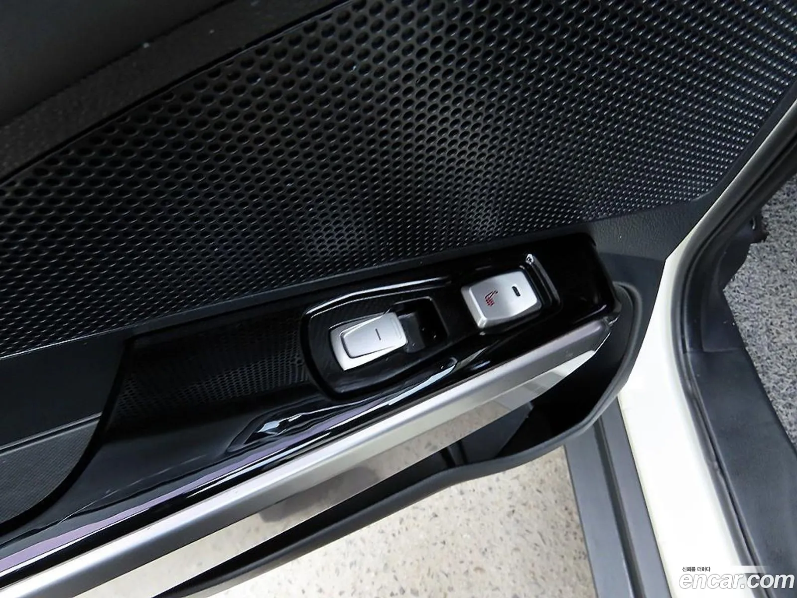 KG Mobility (SsangYong) Tivoli 2015 — 16