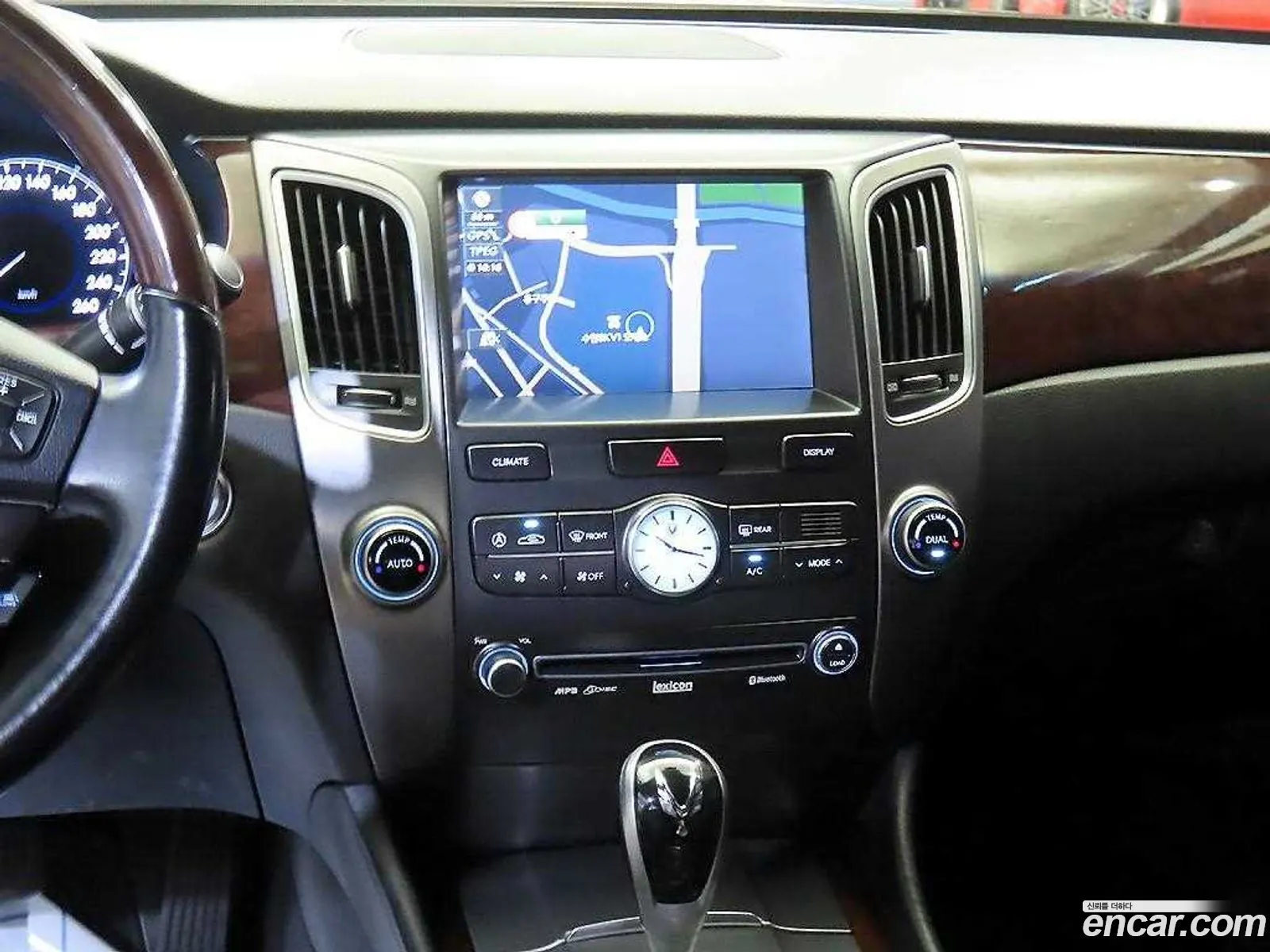 Hyundai Equus 2012 — 19