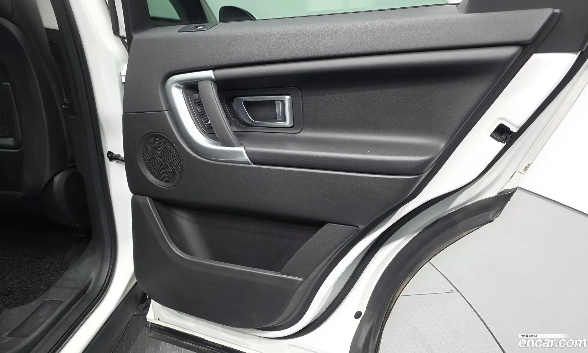 Land Rover Discovery Sport 2017 — 25
