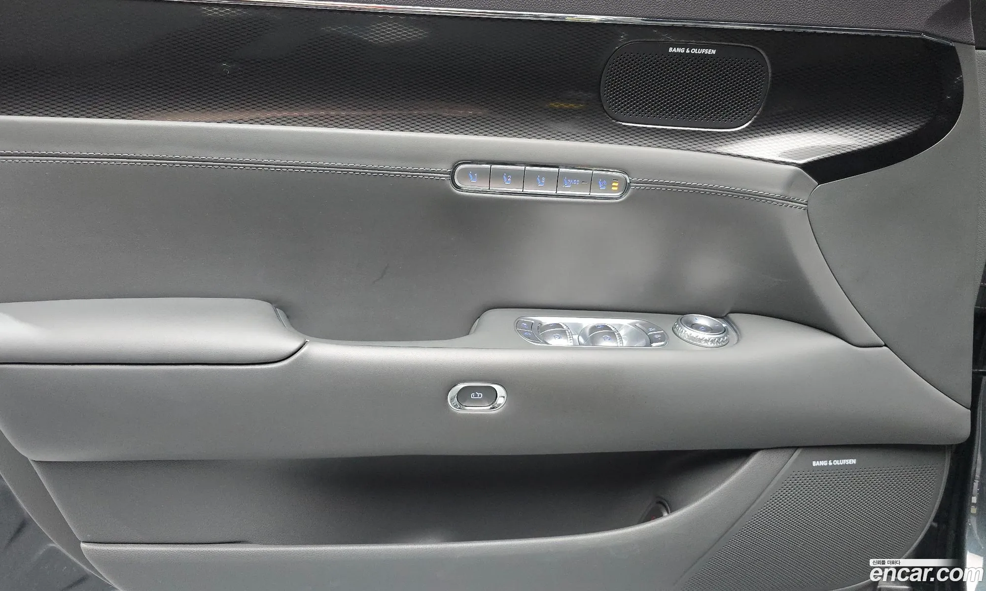 Genesis G90 2022 KMTFA41DBNU000812 — 8