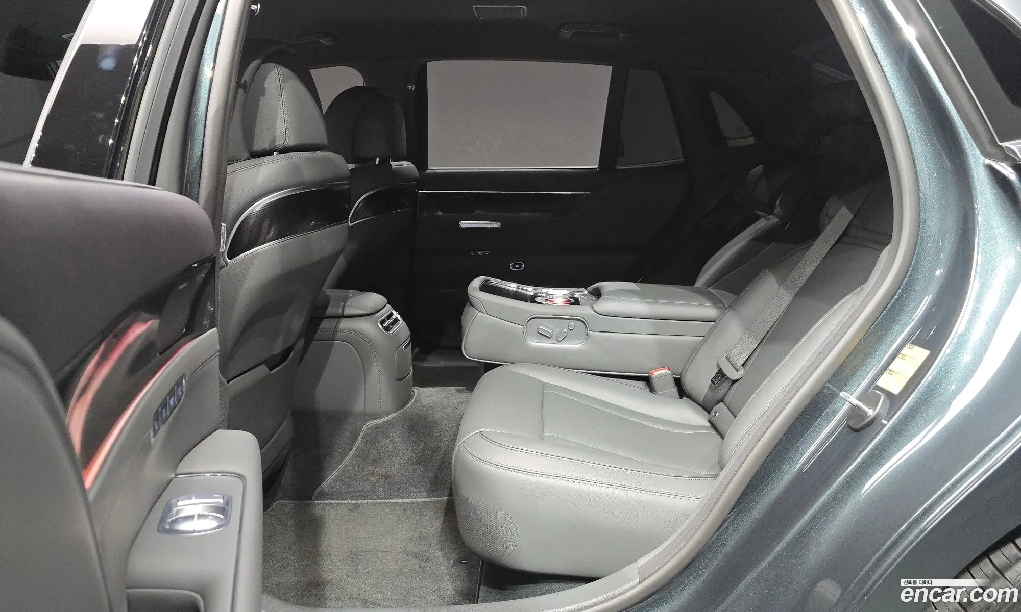 Genesis G90 2022 KMTFA41DBNU000812 — 10