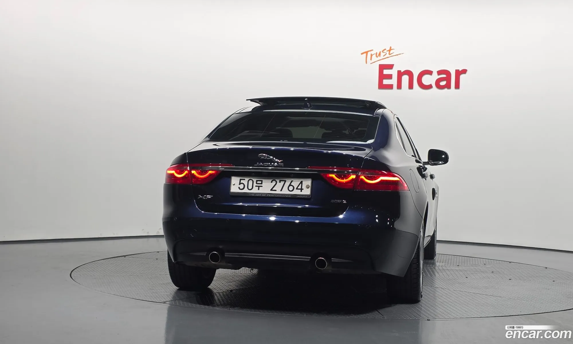Jaguar XF 2018 — 8