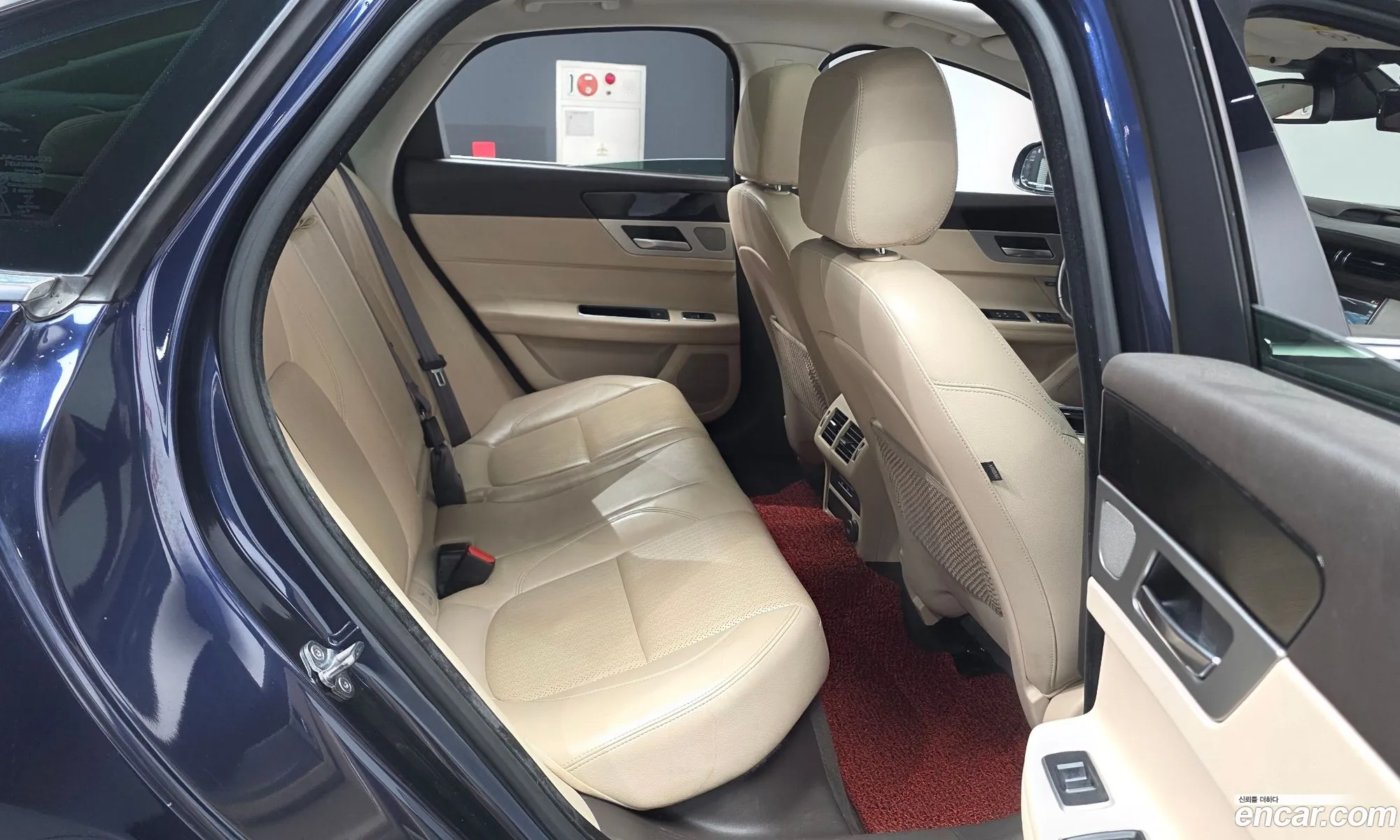 Jaguar XF 2018 — 9