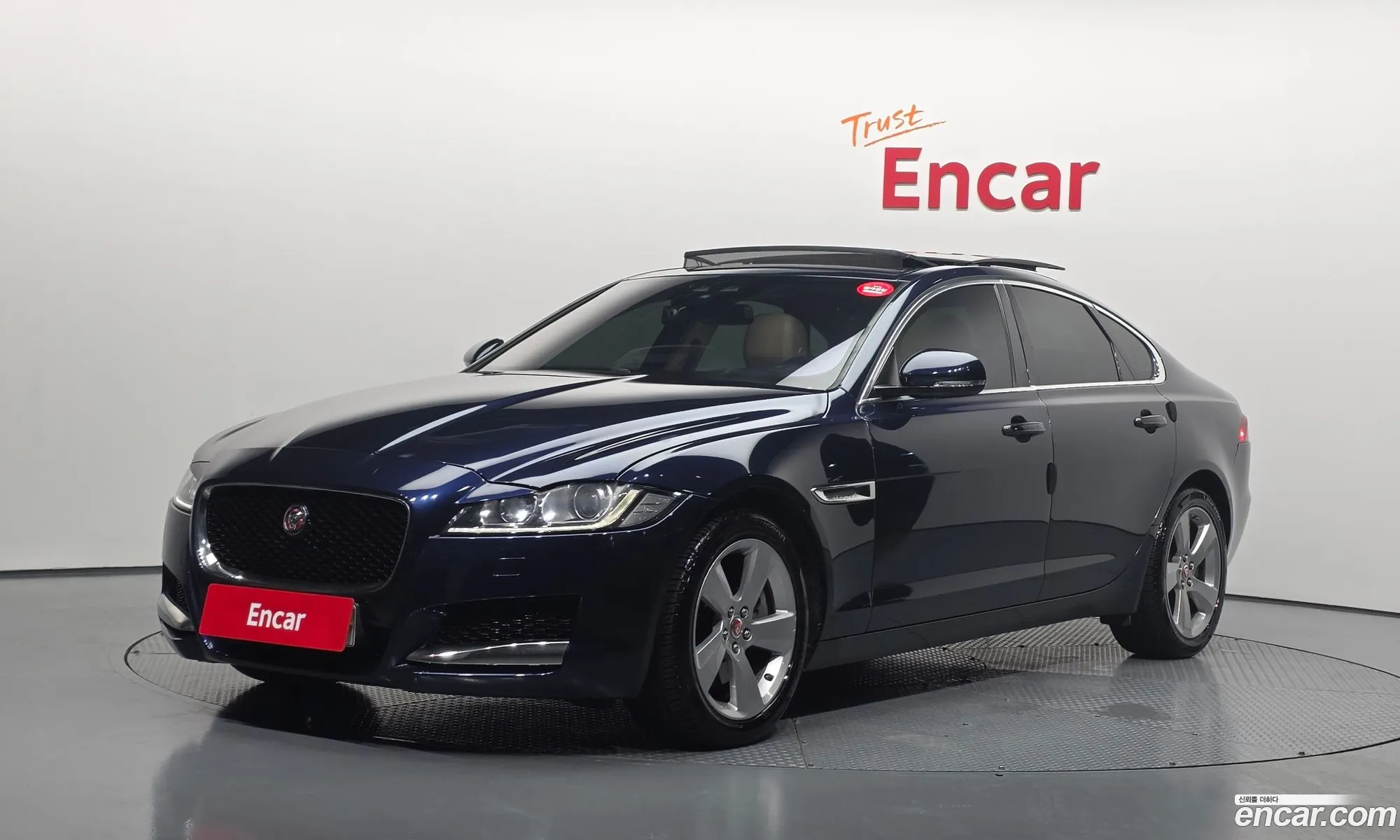 Jaguar XF 2018 — 10