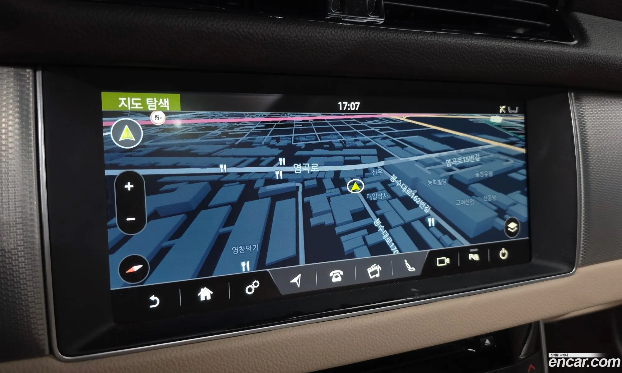 Jaguar XF 2018 — 11