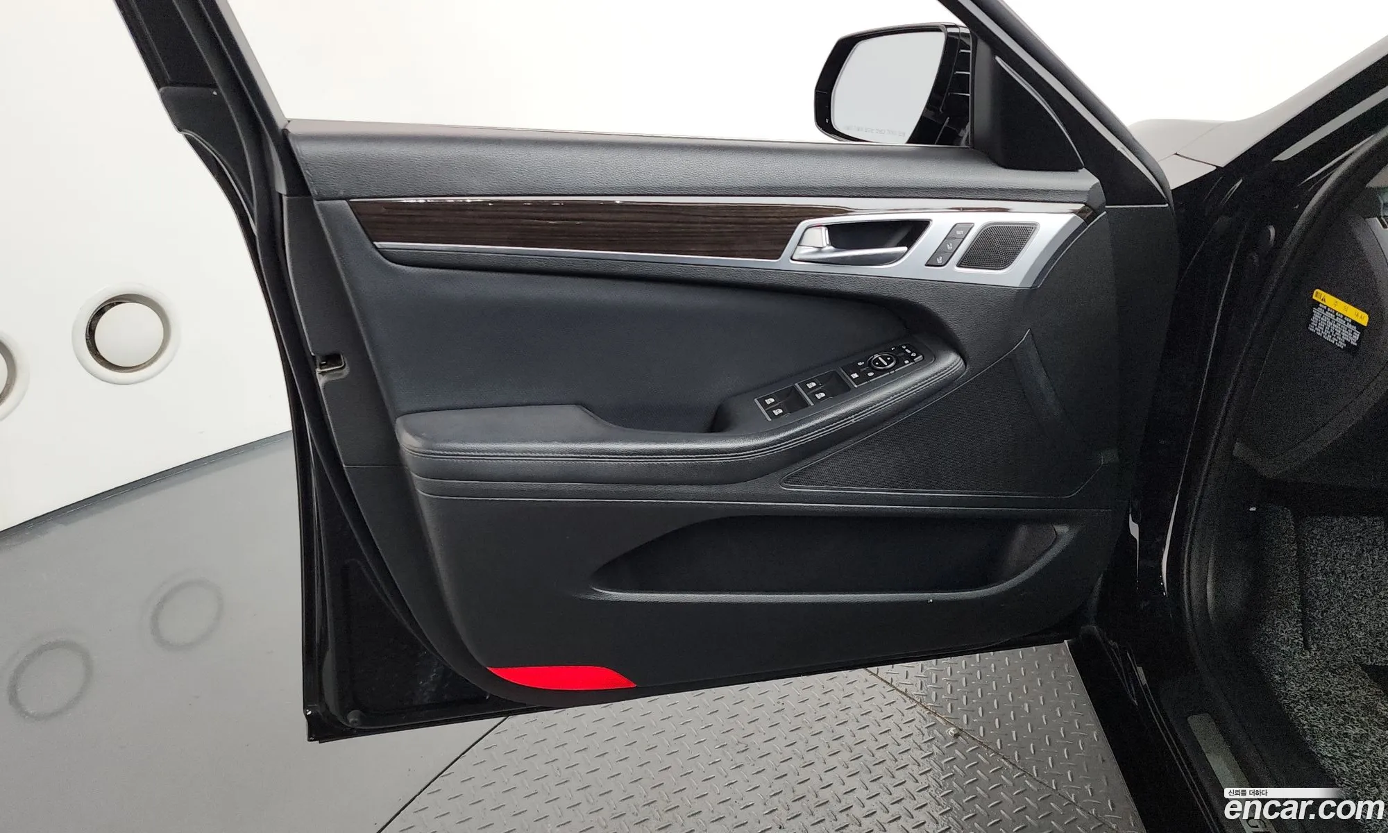 Genesis G80 2017 KMHGL41DDHU232806 — 12