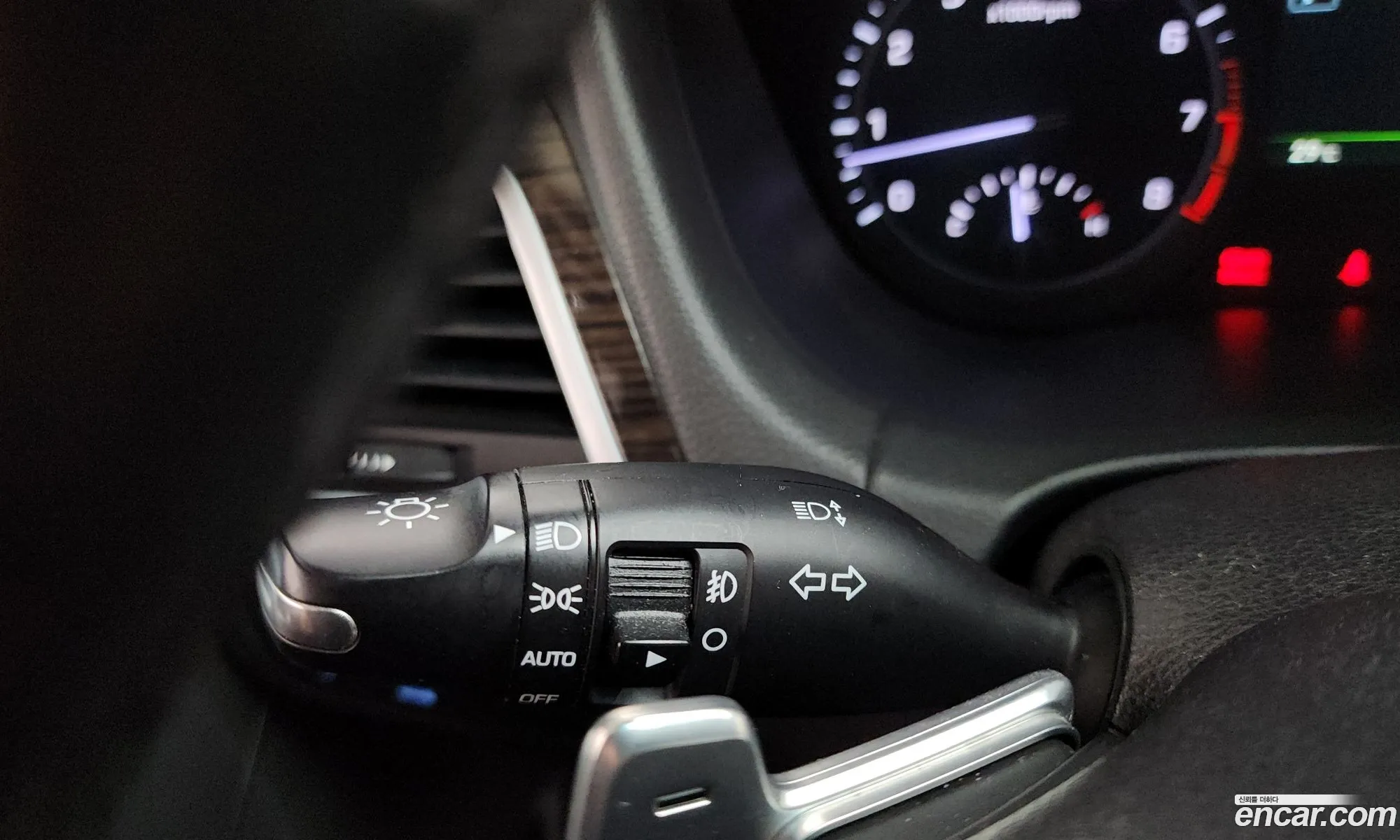 Genesis G80 2017 KMHGL41DDHU232806 — 32