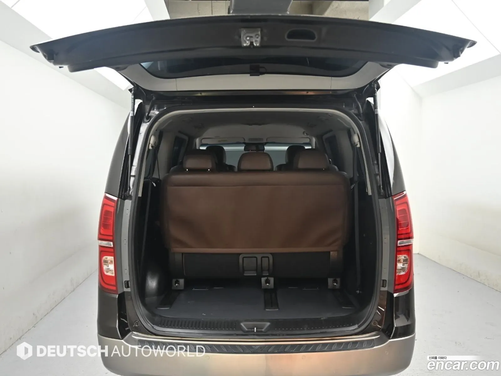 Hyundai Grand Starex 2018 — 16