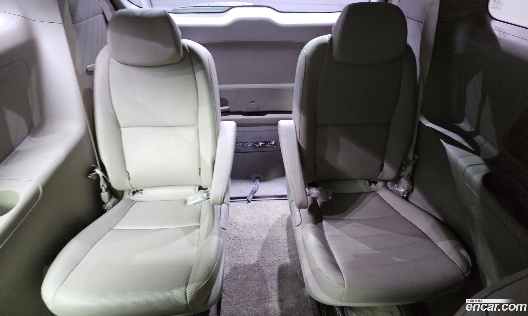 Kia Carnival 2017 KNAMB81ABHS313026 — 21