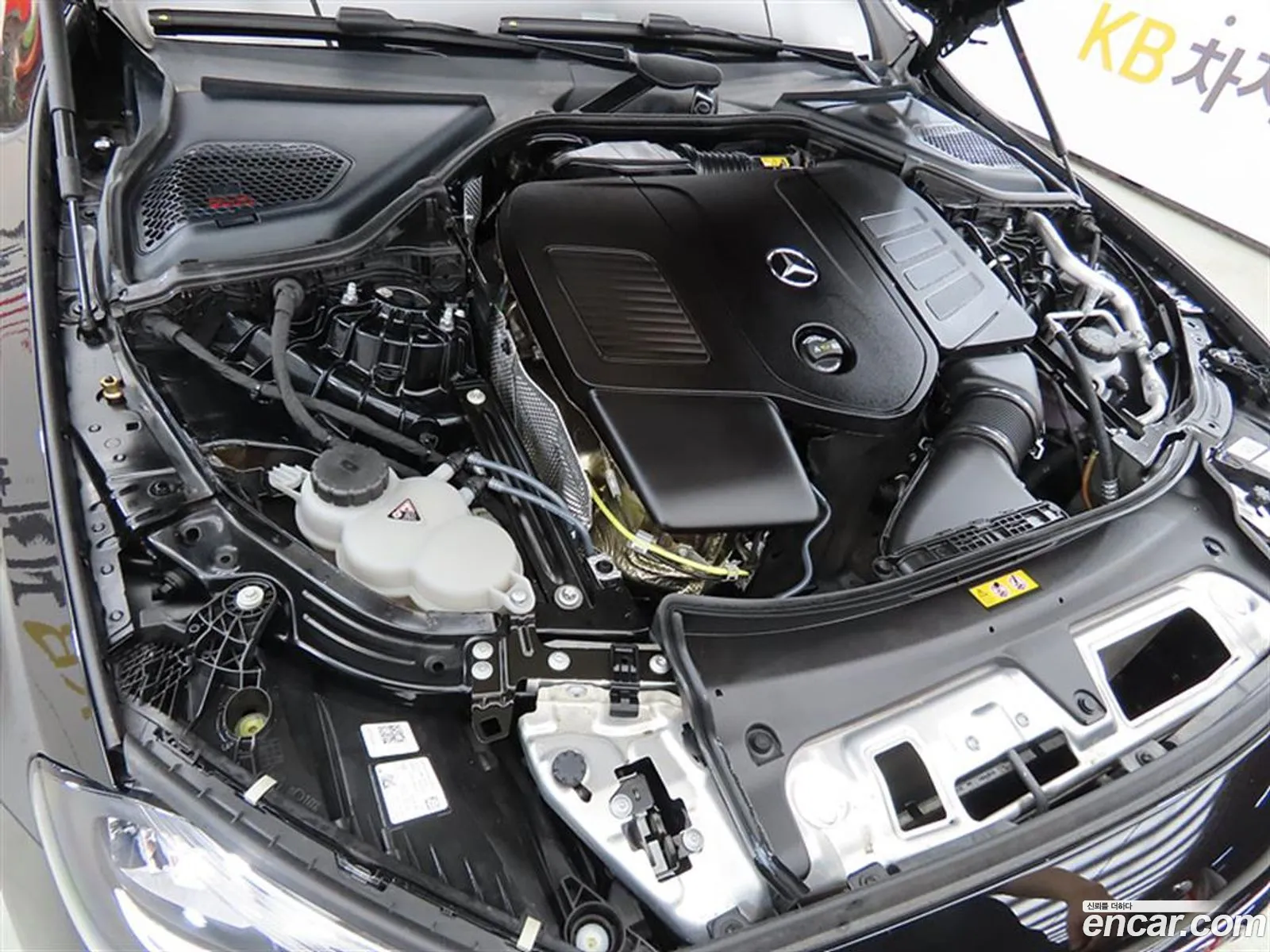 Mercedes-Benz E-Class W214 2025 — 12