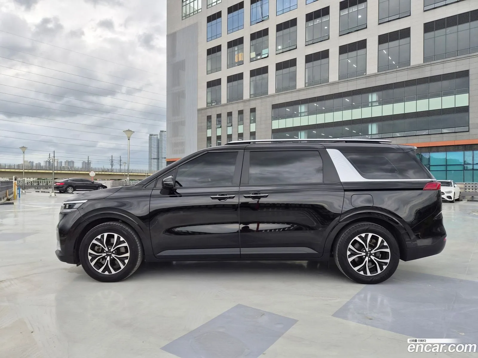 Kia Carnival 2023 — 11
