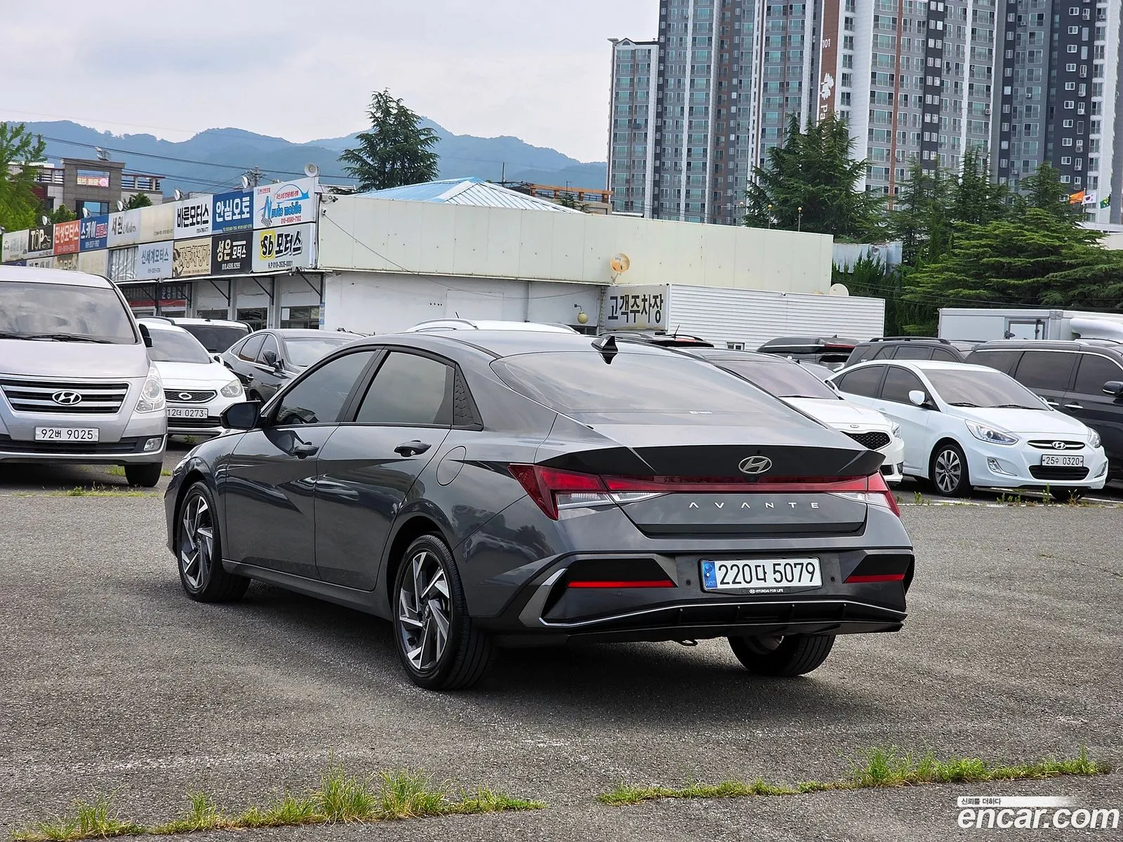 Hyundai Elantra 2023 — 2