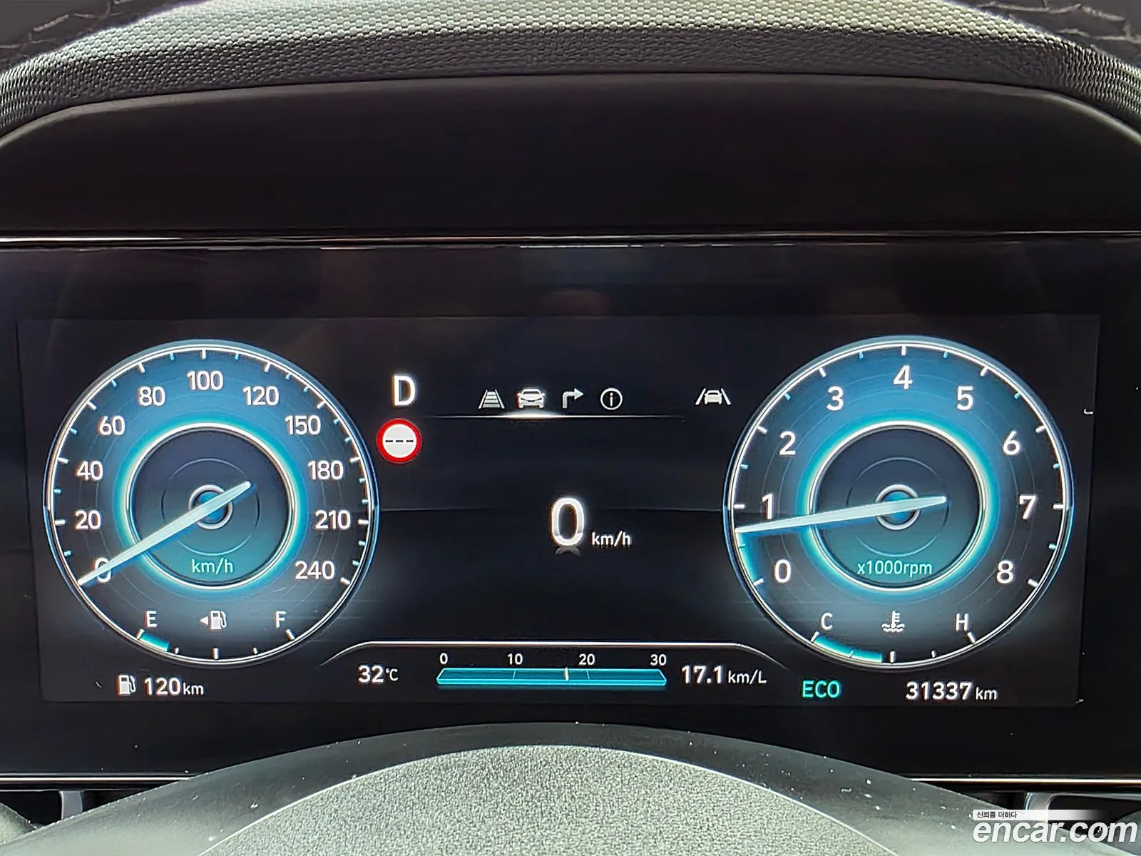 Hyundai Elantra 2023 — 18