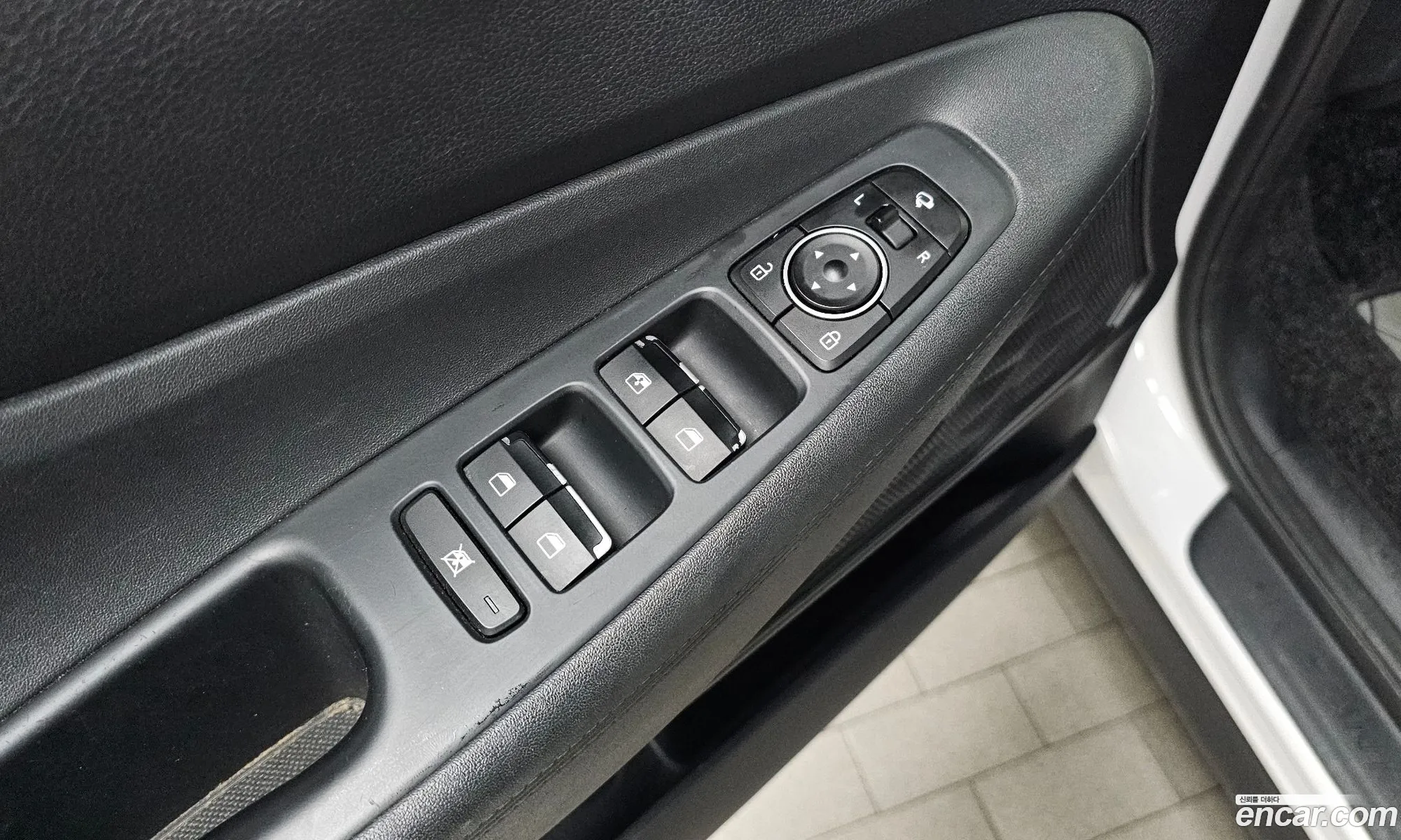 Hyundai Santa Fe TM 2018 KMHS281BBKU090155 — 2