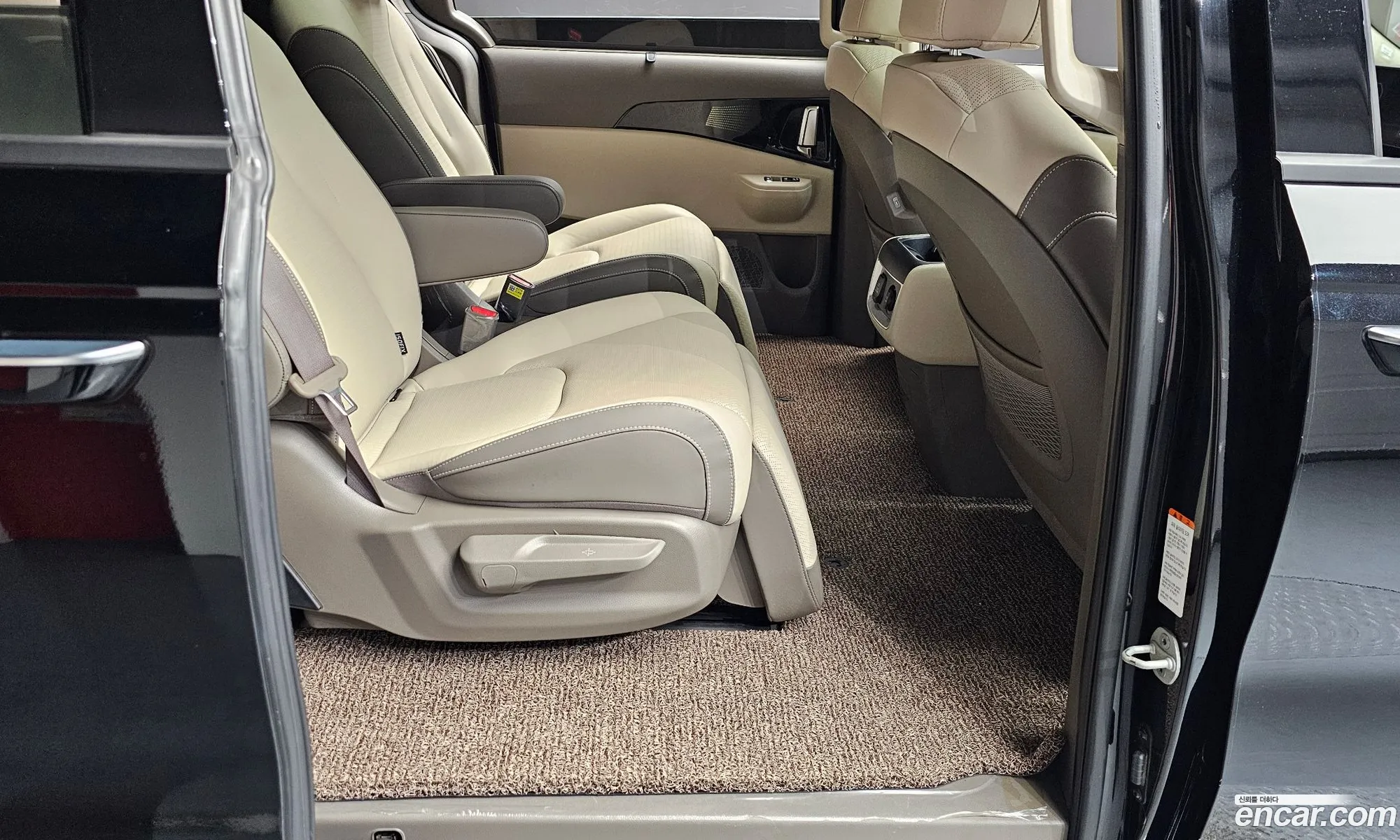 Kia Carnival 2025 KNANE81ABSS097197 — 18